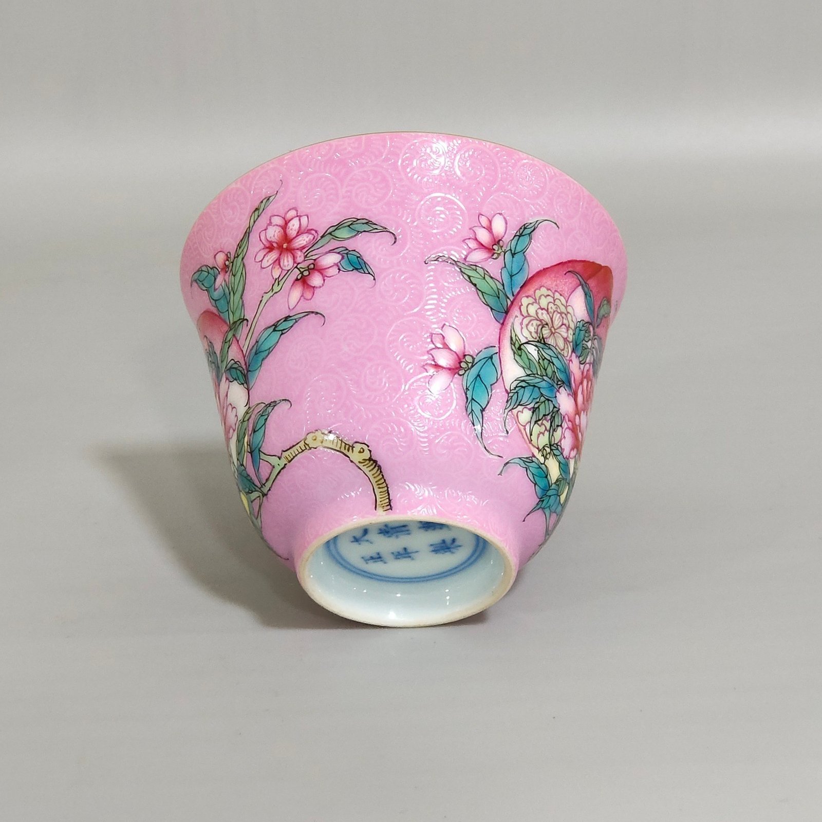 Qing Dynasty Yongzheng rouge red magpie pomegranate plum vase