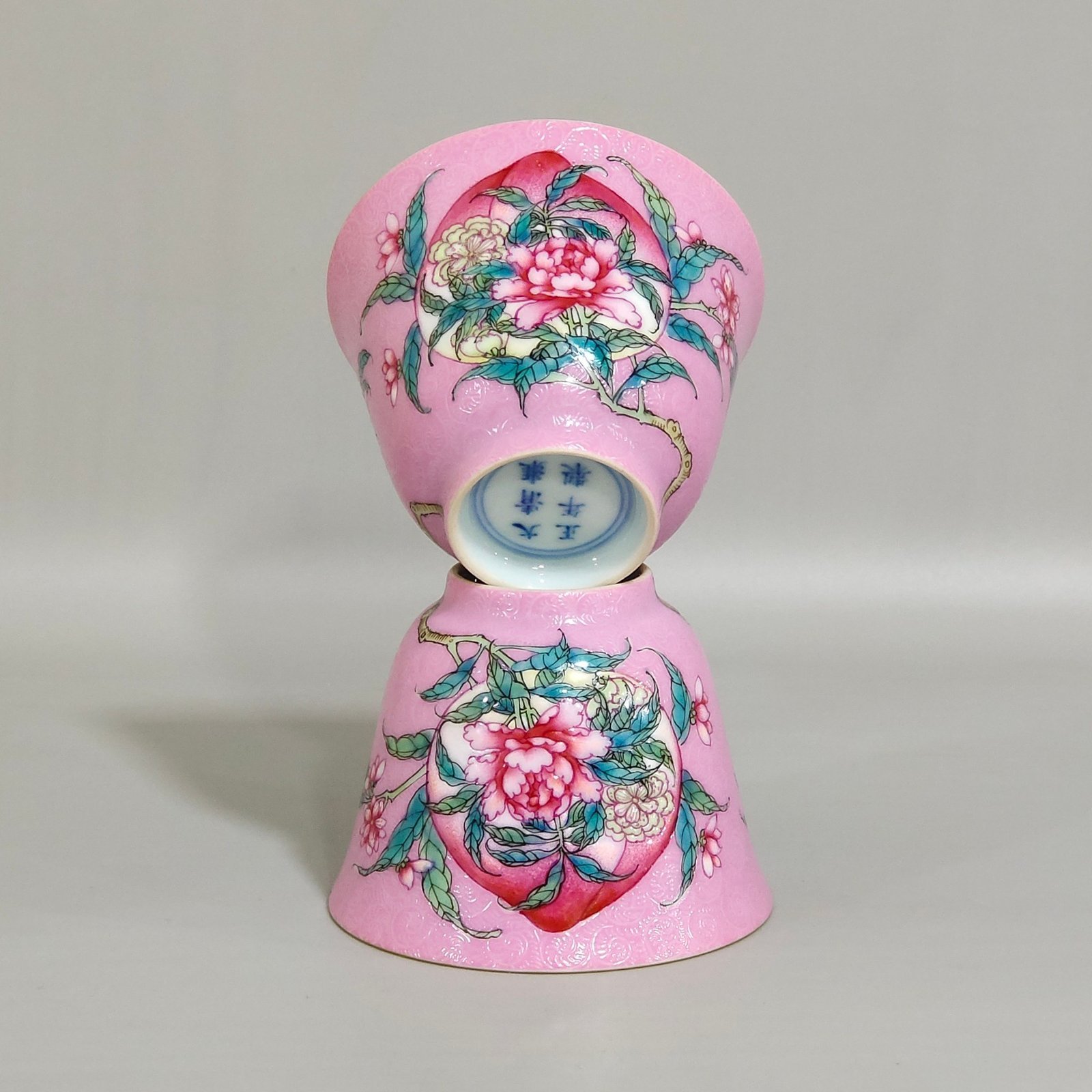 Qing Dynasty Yongzheng rouge red magpie pomegranate plum vase