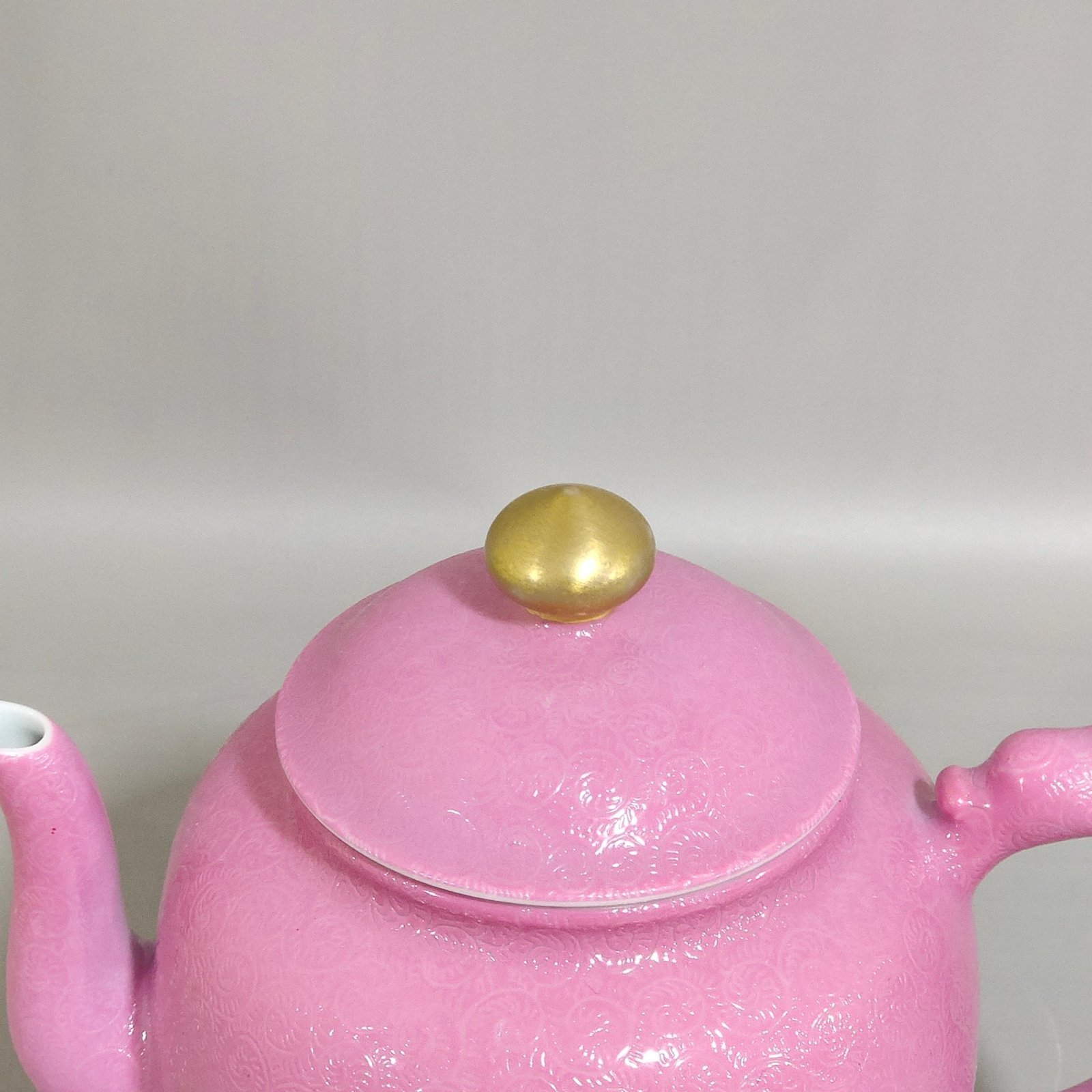 Qing Dynasty Yongzheng rouge powder grilled longevity peach flower teapot