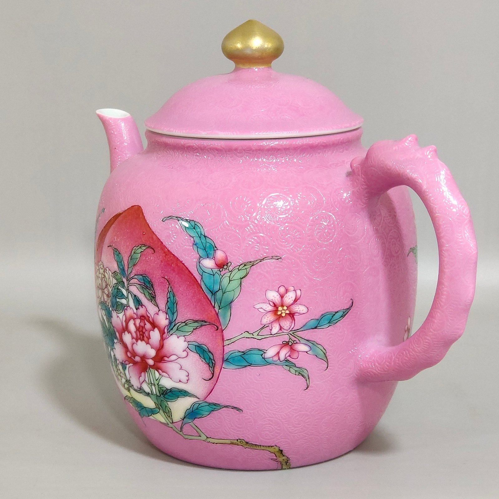 Qing Dynasty Yongzheng rouge powder grilled longevity peach flower teapot