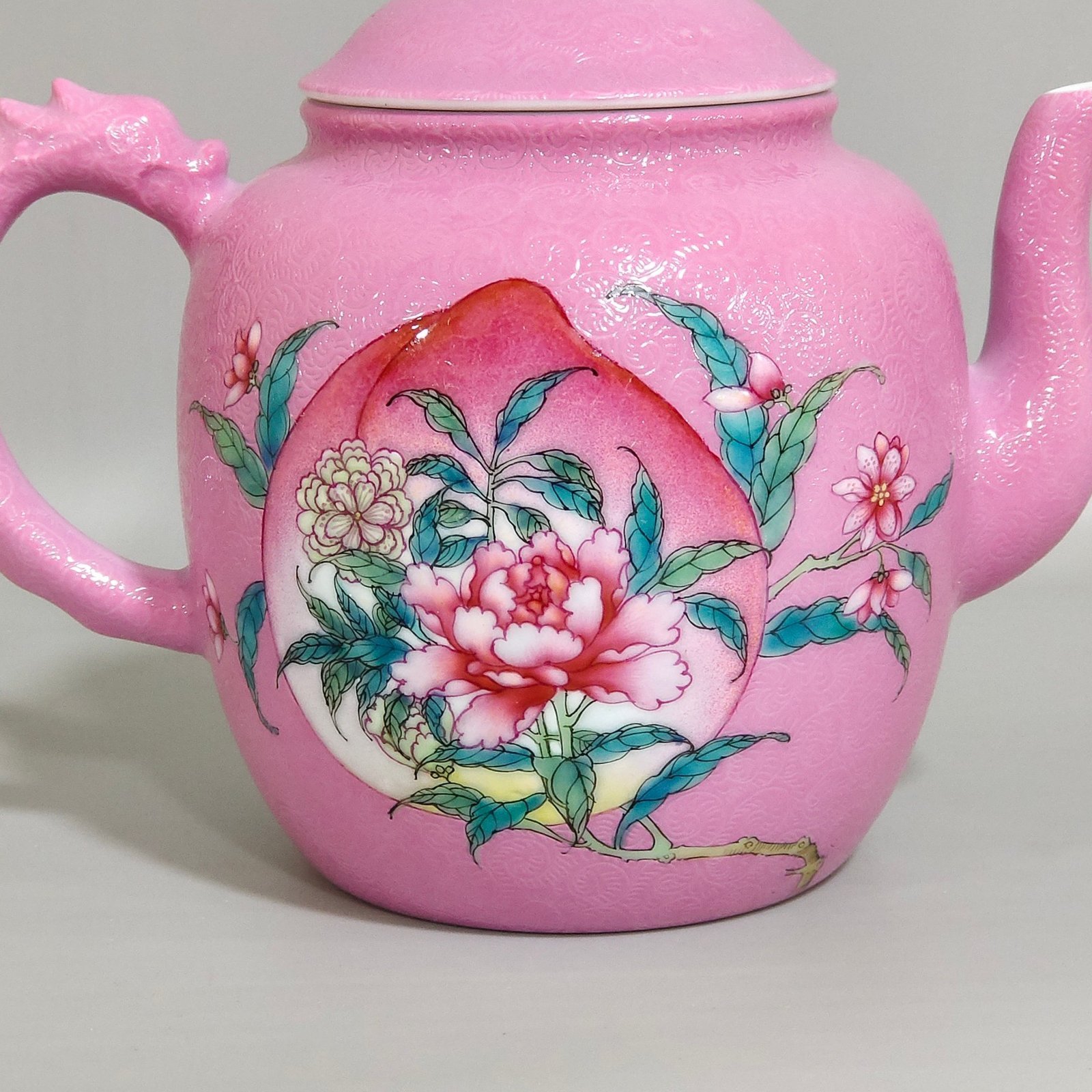 Qing Dynasty Yongzheng rouge powder grilled longevity peach flower teapot