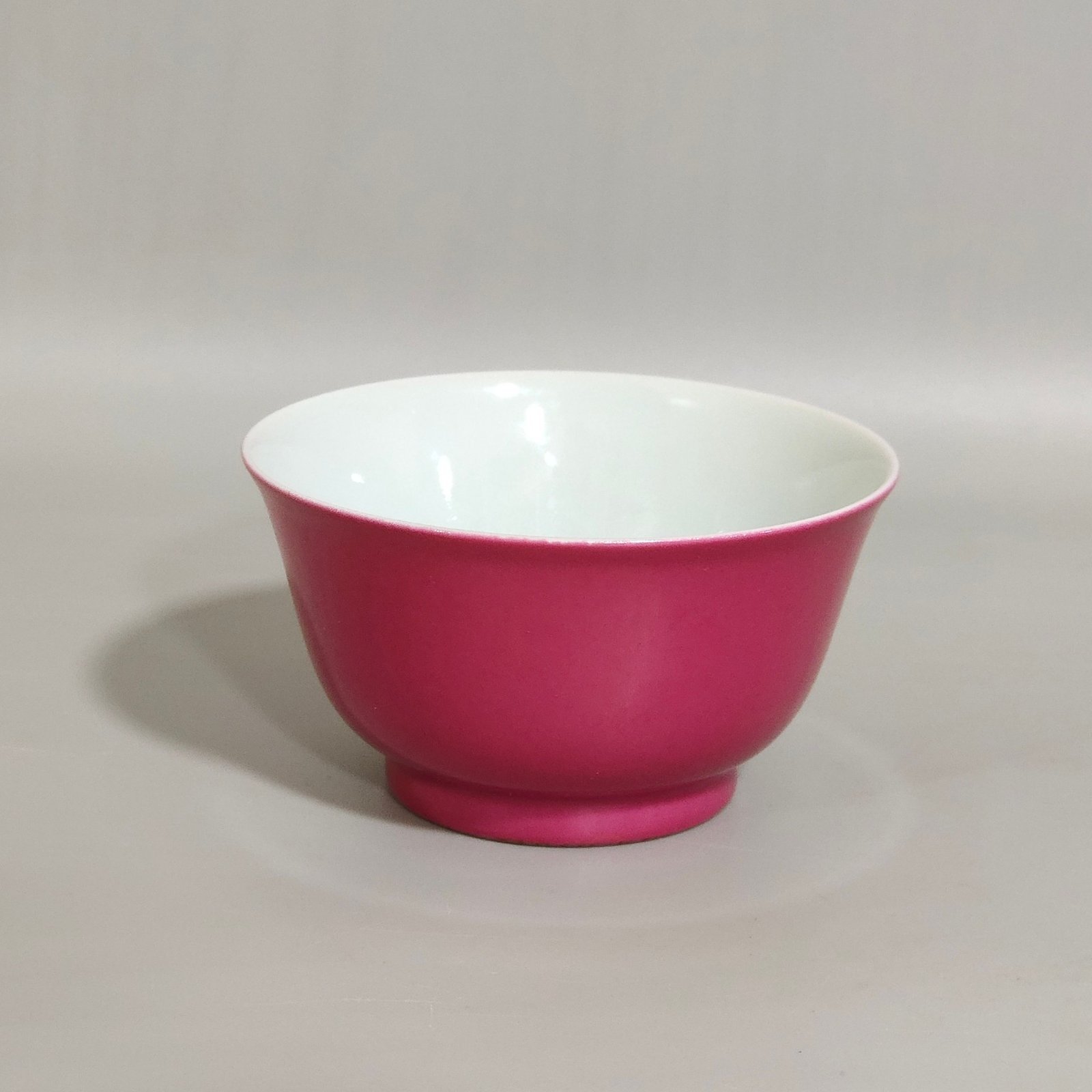 Qing Dynasty Yongzheng rouge painted peach cup