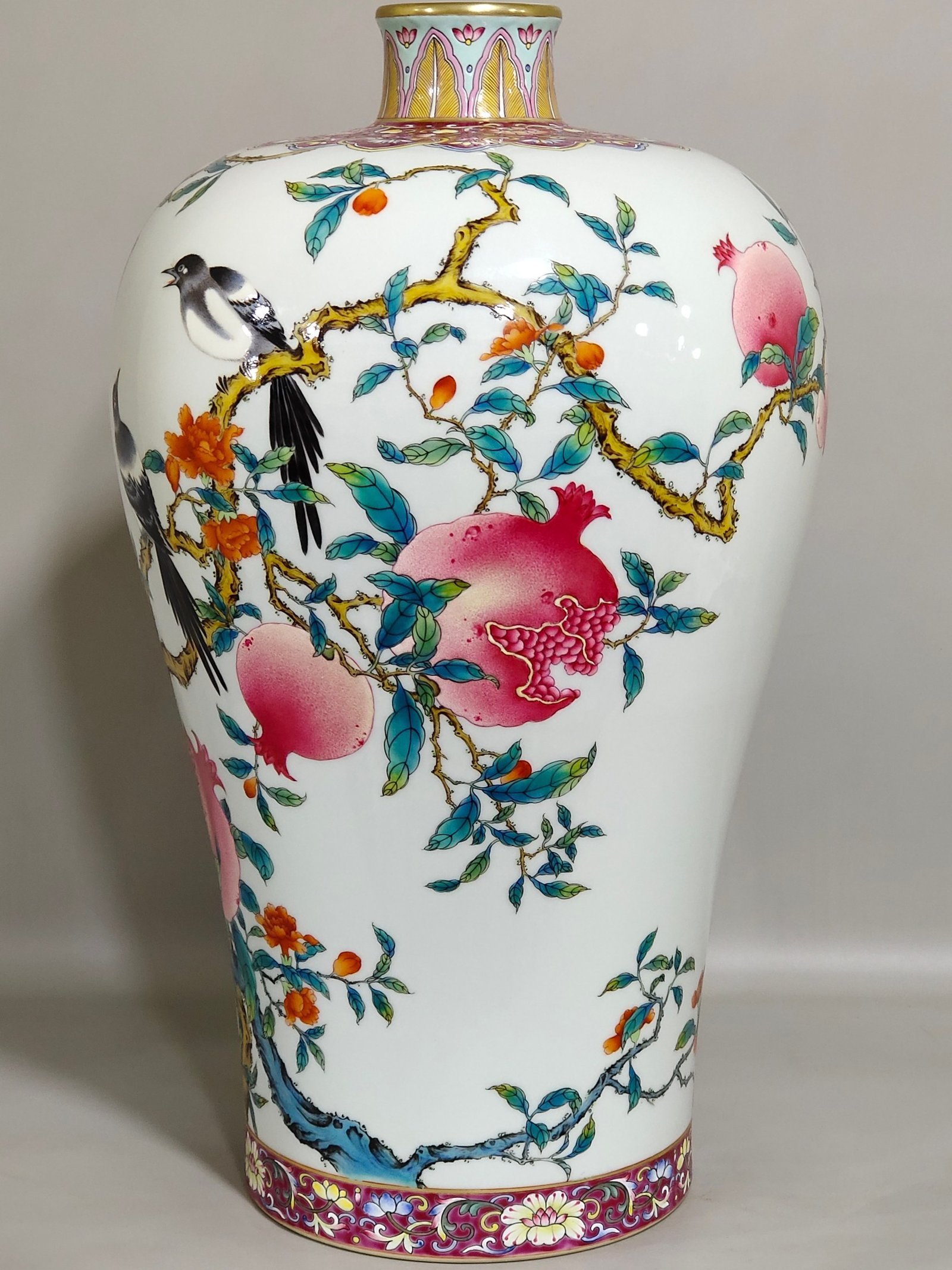 Qing Dynasty Yongzheng rouge red magpie pomegranate plum vase