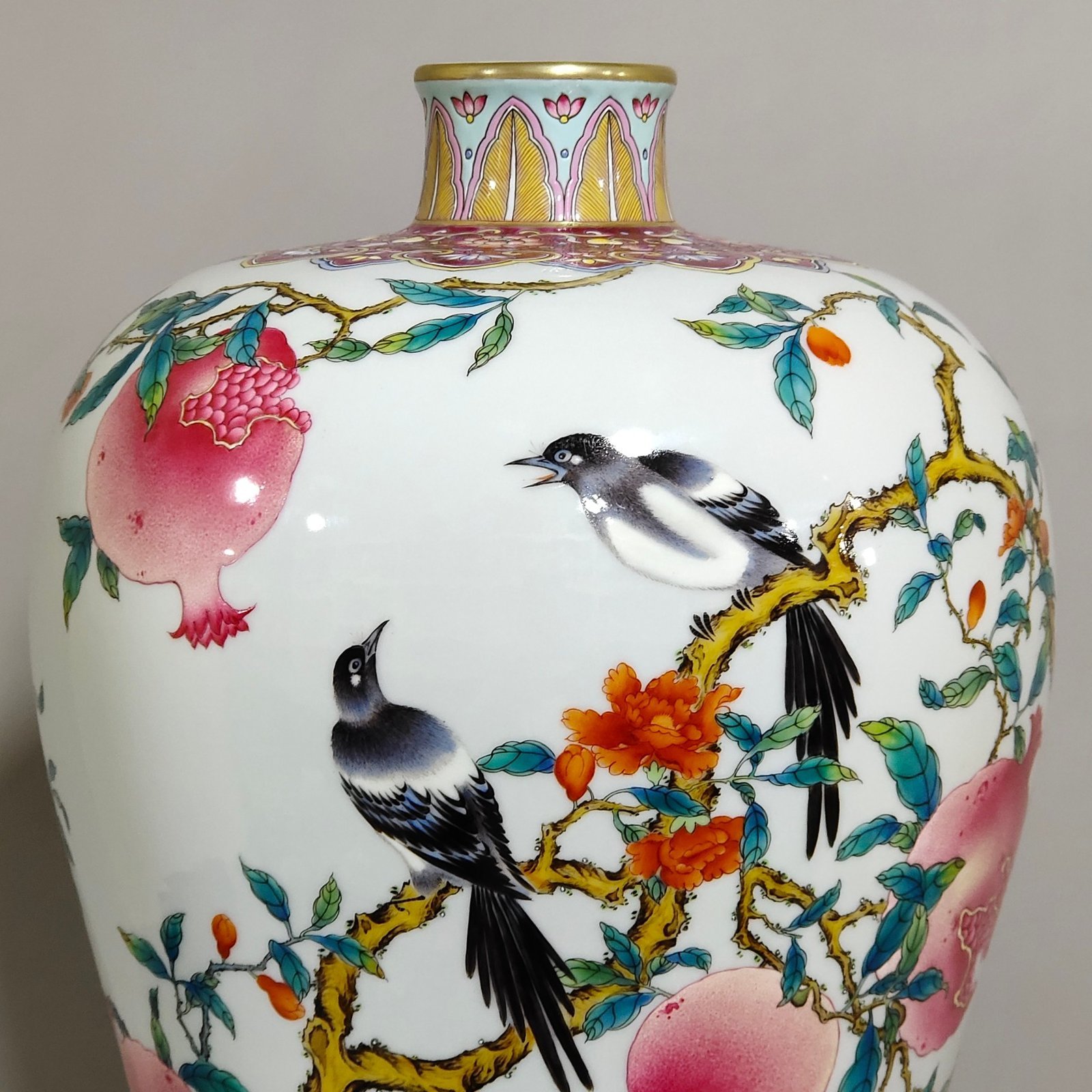 Qing Dynasty Yongzheng rouge red magpie pomegranate plum vase