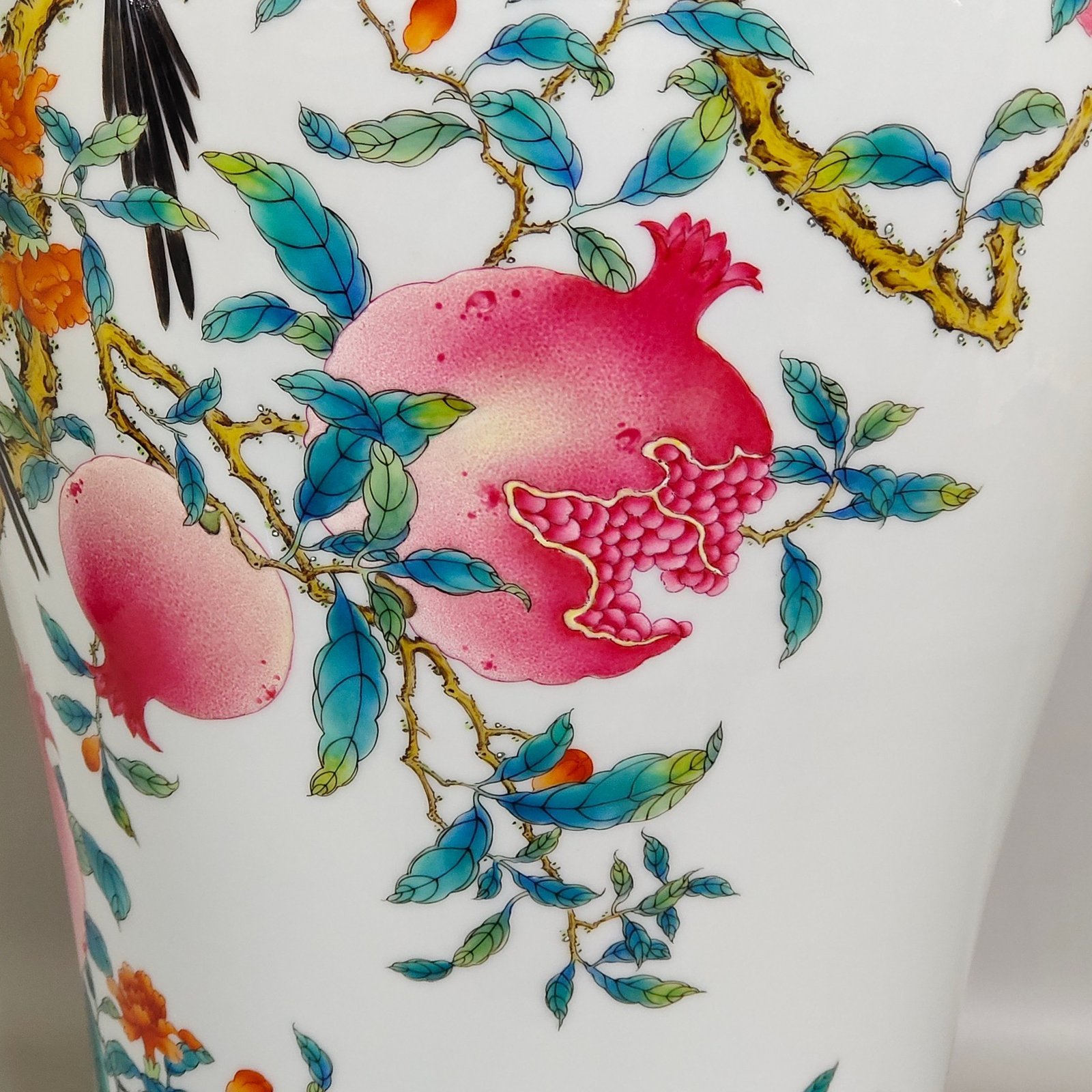 Qing Dynasty Yongzheng rouge red magpie pomegranate plum vase