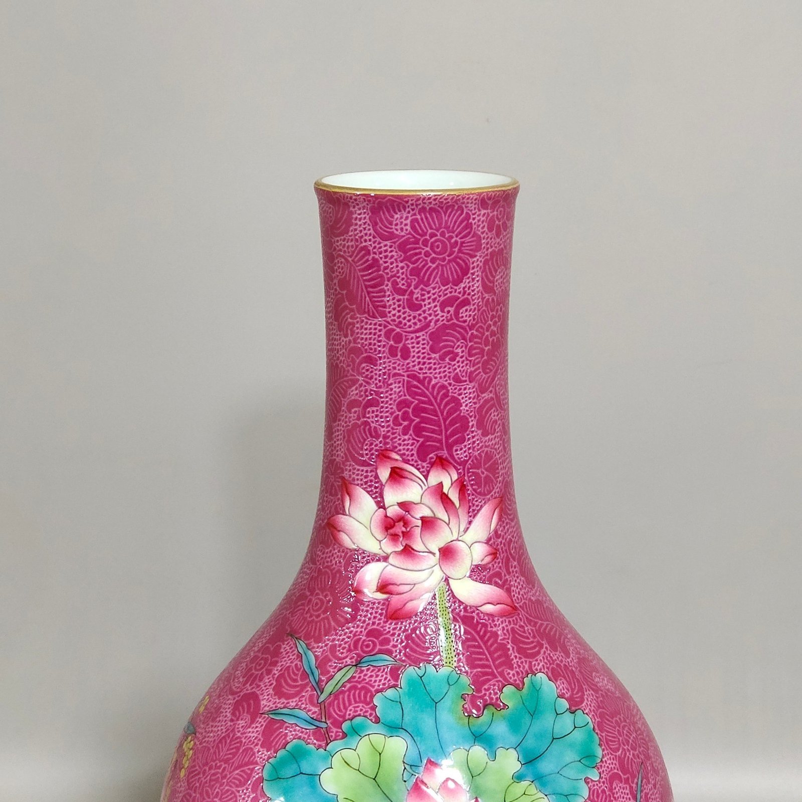 Qing Dynasty Yongzheng rouge red olive vase