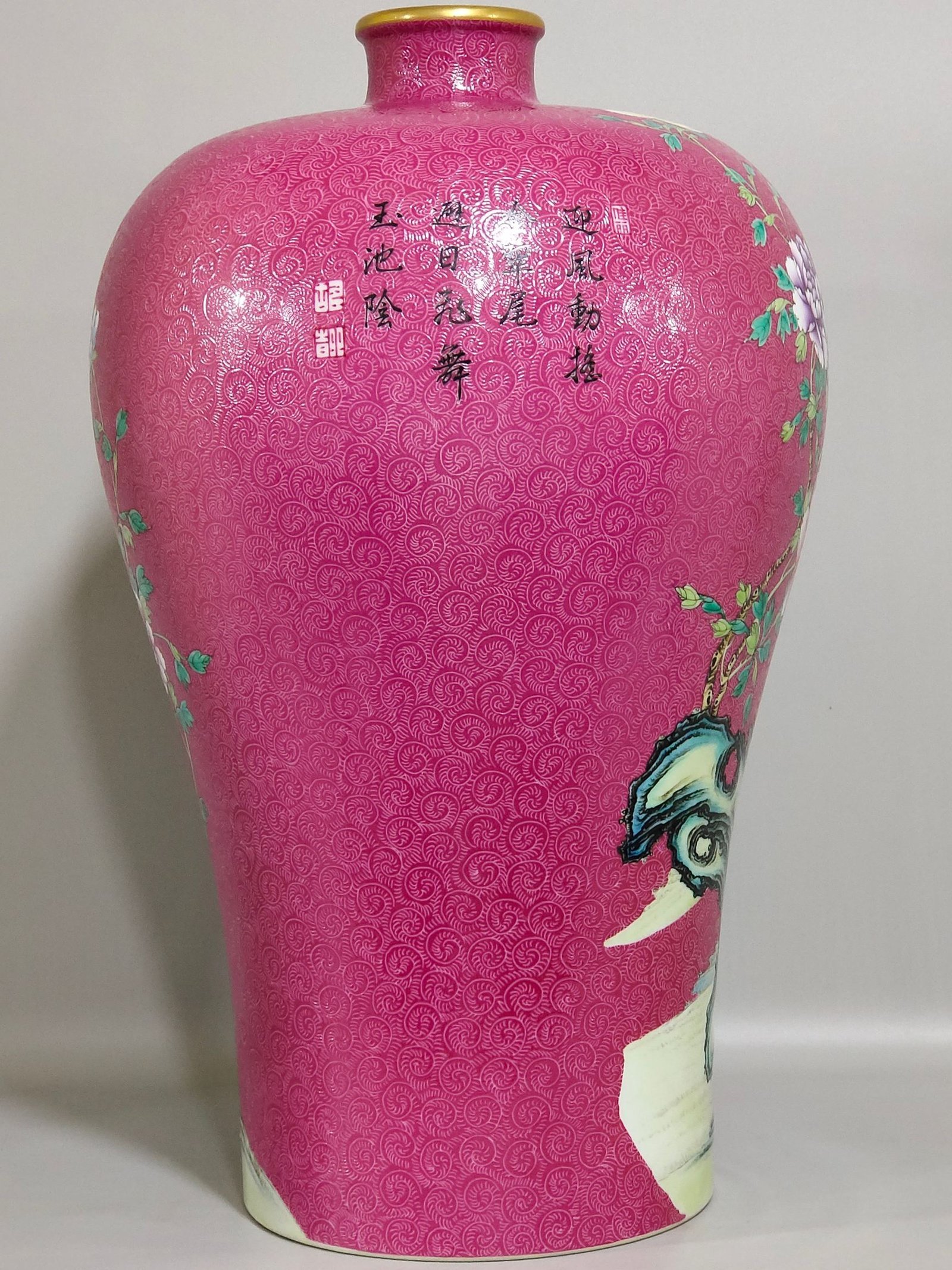 Qing Dynasty Yongzheng rouge red flowered peacock plum vase