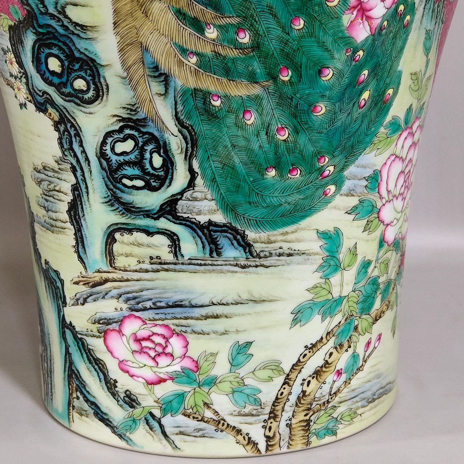 Qing Dynasty Yongzheng rouge red flowered peacock plum vase