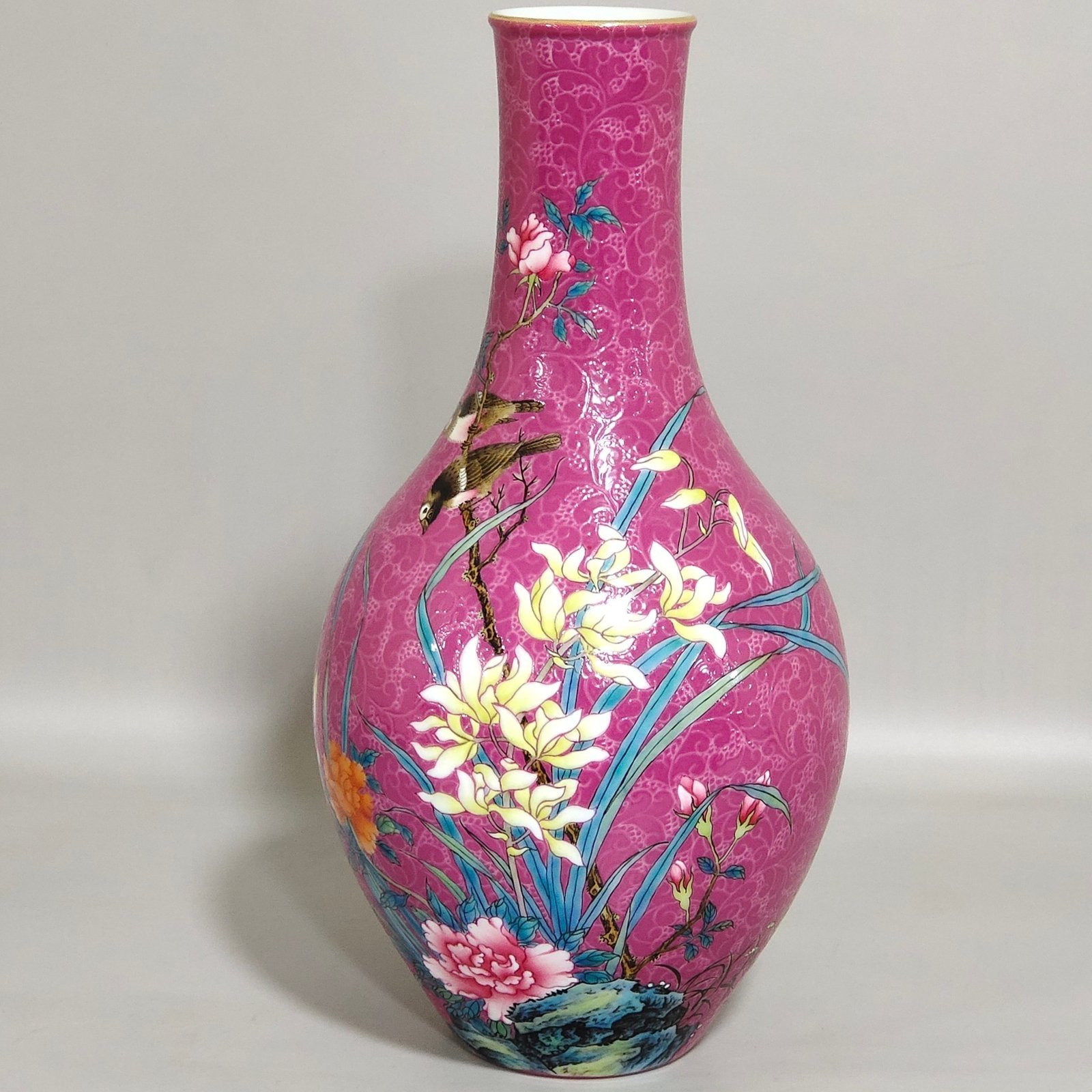 Qing Dynasty Yongzheng rouge red flower and bird olive vase