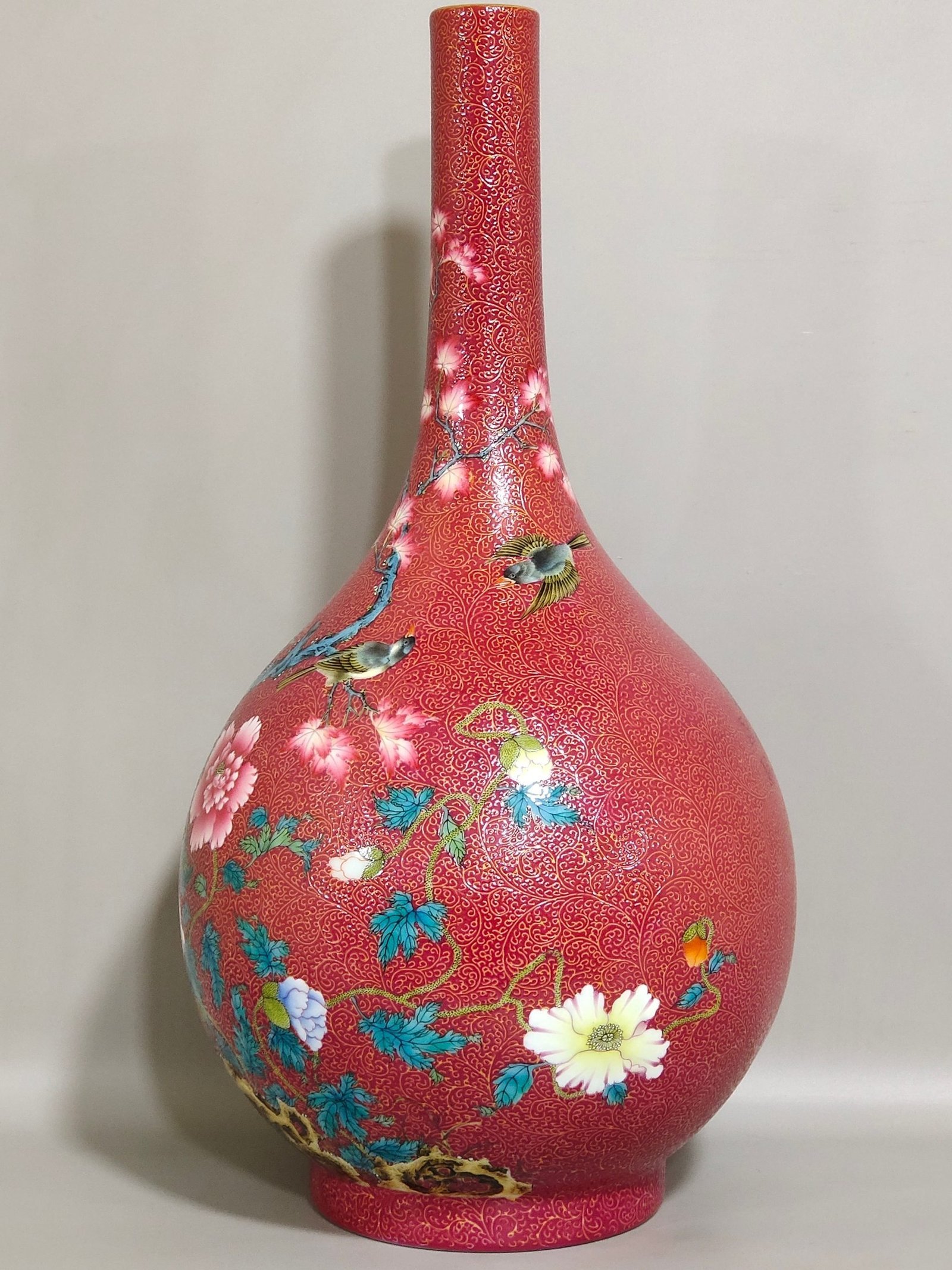 Qing Dynasty Yongzheng rouge red flower-flowered vase with poems on flowers and birds