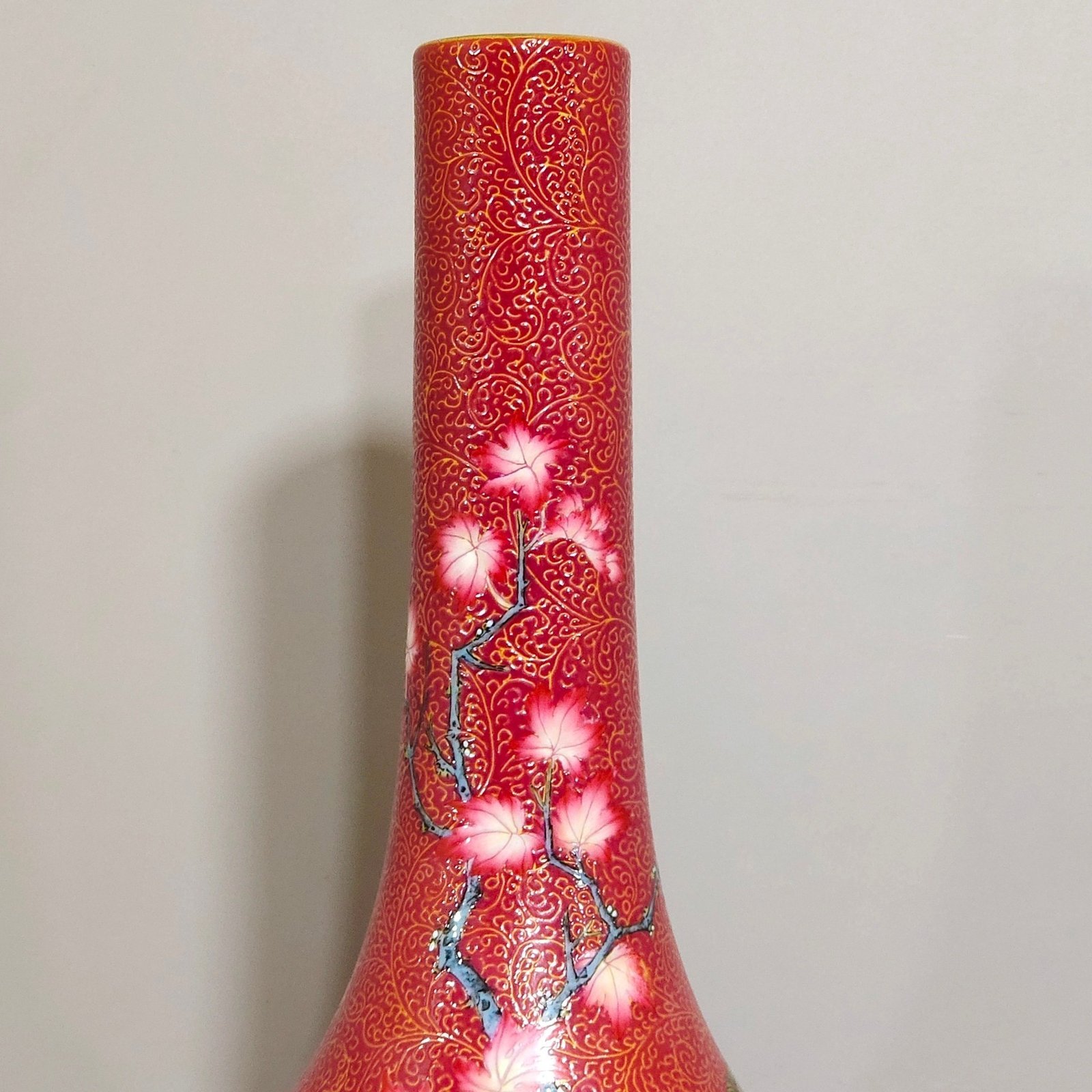 Qing Dynasty Yongzheng rouge red flower-flowered vase with poems on flowers and birds