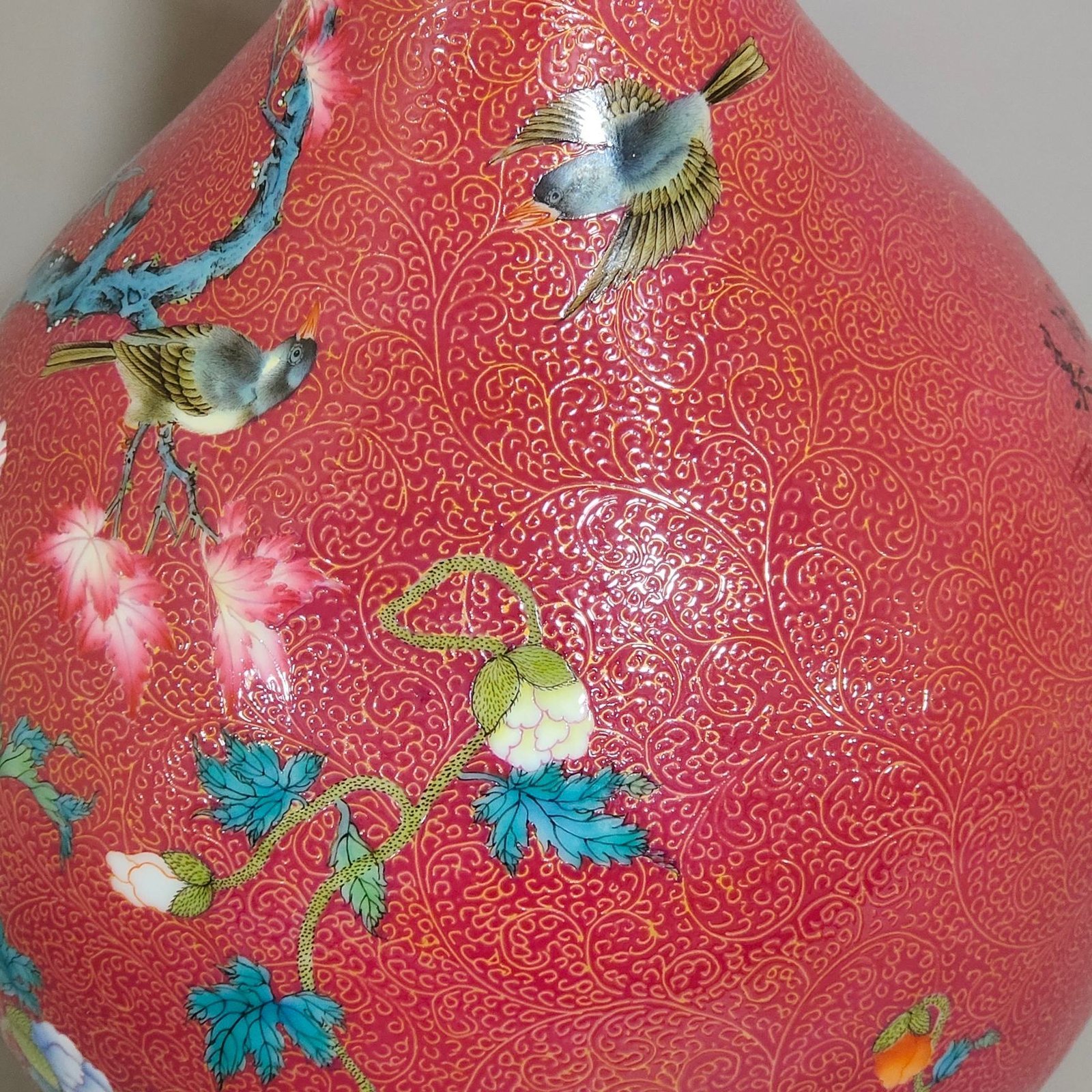 Qing Dynasty Yongzheng rouge red flower-flowered vase with poems on flowers and birds