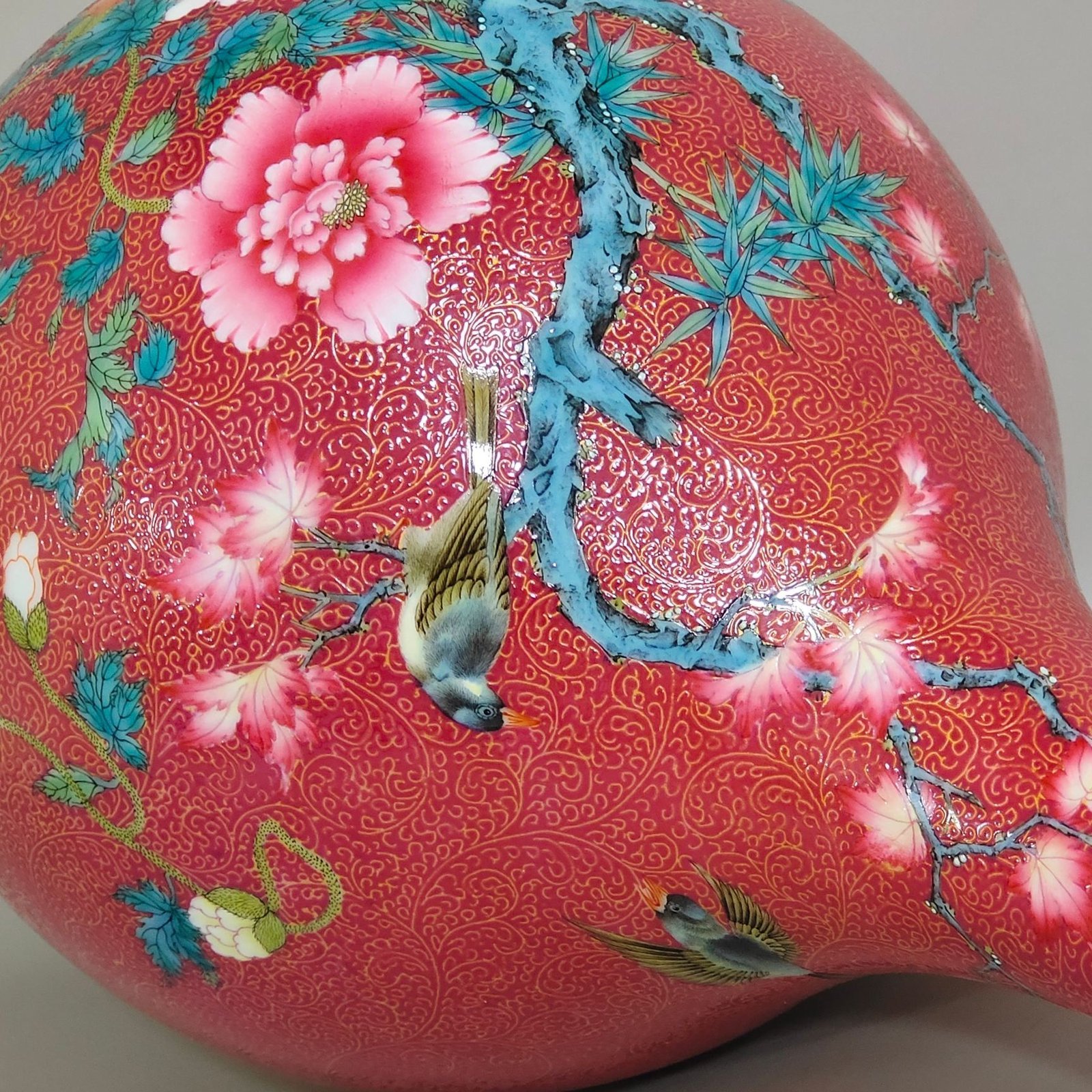 Qing Dynasty Yongzheng rouge red flower-flowered vase with poems on flowers and birds