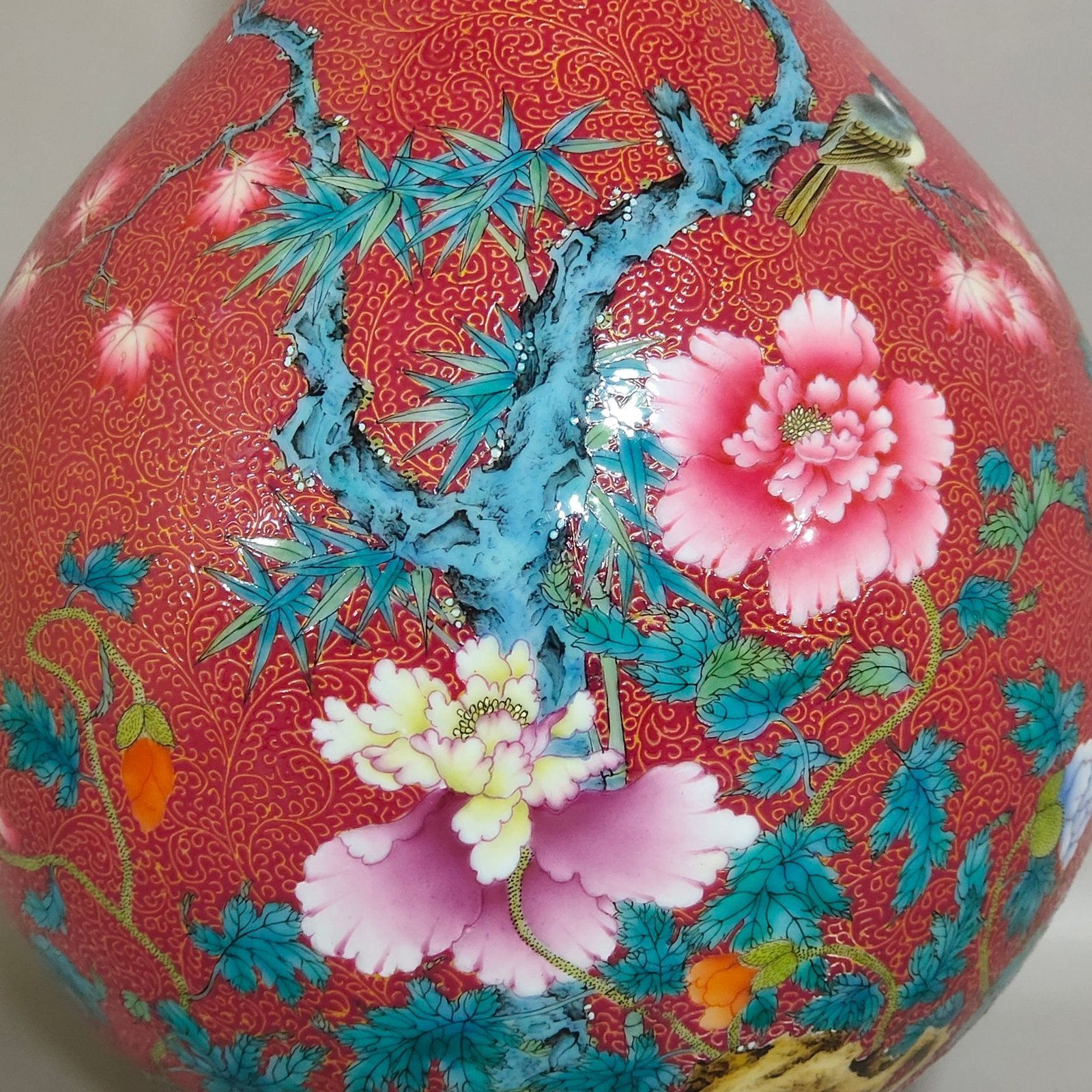 Qing Dynasty Yongzheng rouge red flower-flowered vase with poems on flowers and birds