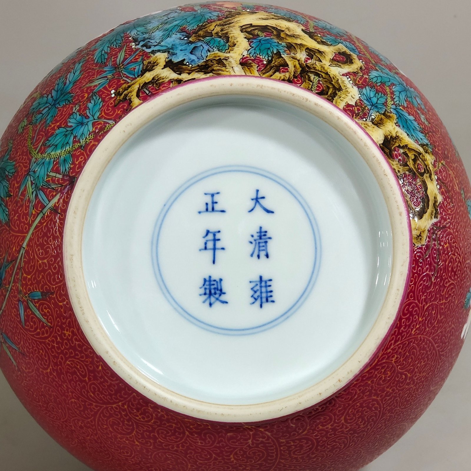 Qing Dynasty Yongzheng rouge red flower-flowered vase with poems on flowers and birds