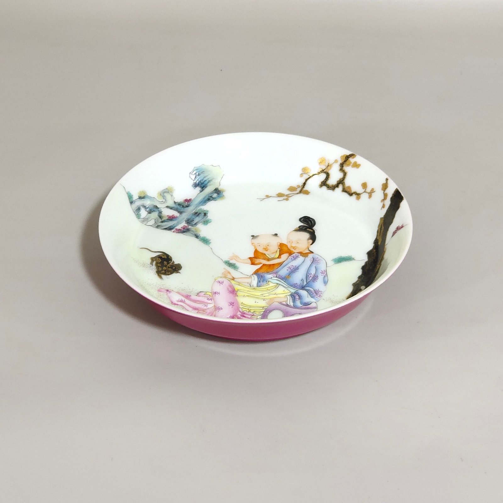 Qing Dynasty Yongzheng rouge red godson picture plate