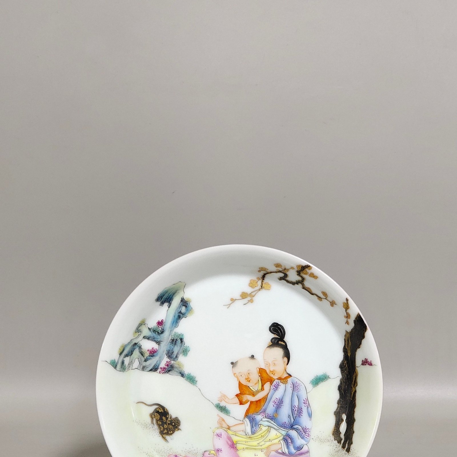 Qing Dynasty Yongzheng rouge red godson picture plate