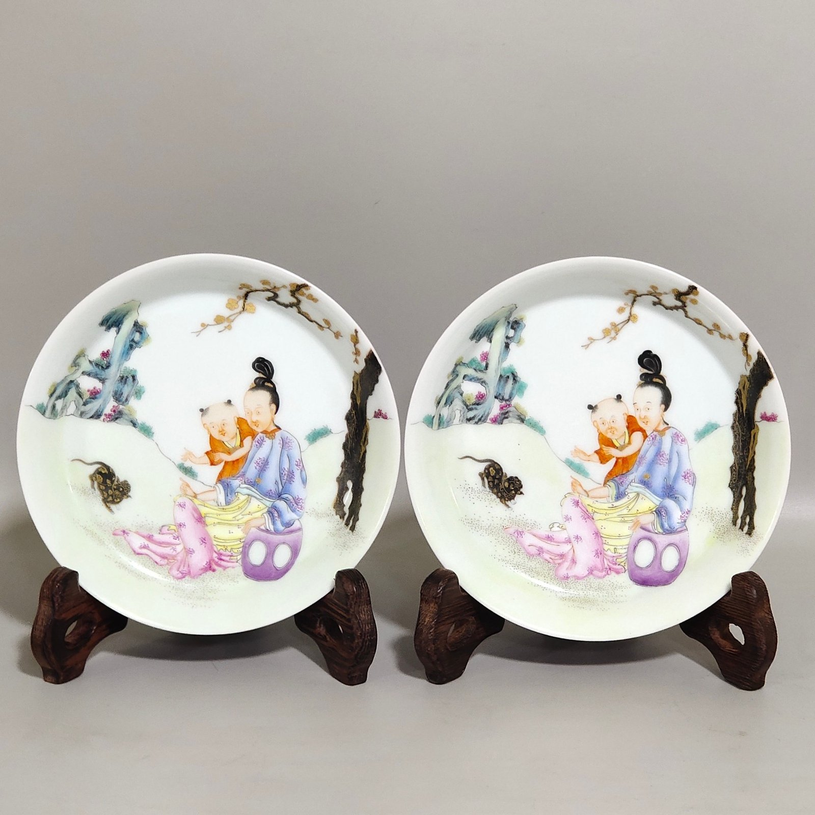 Qing Dynasty Yongzheng rouge red godson picture plate