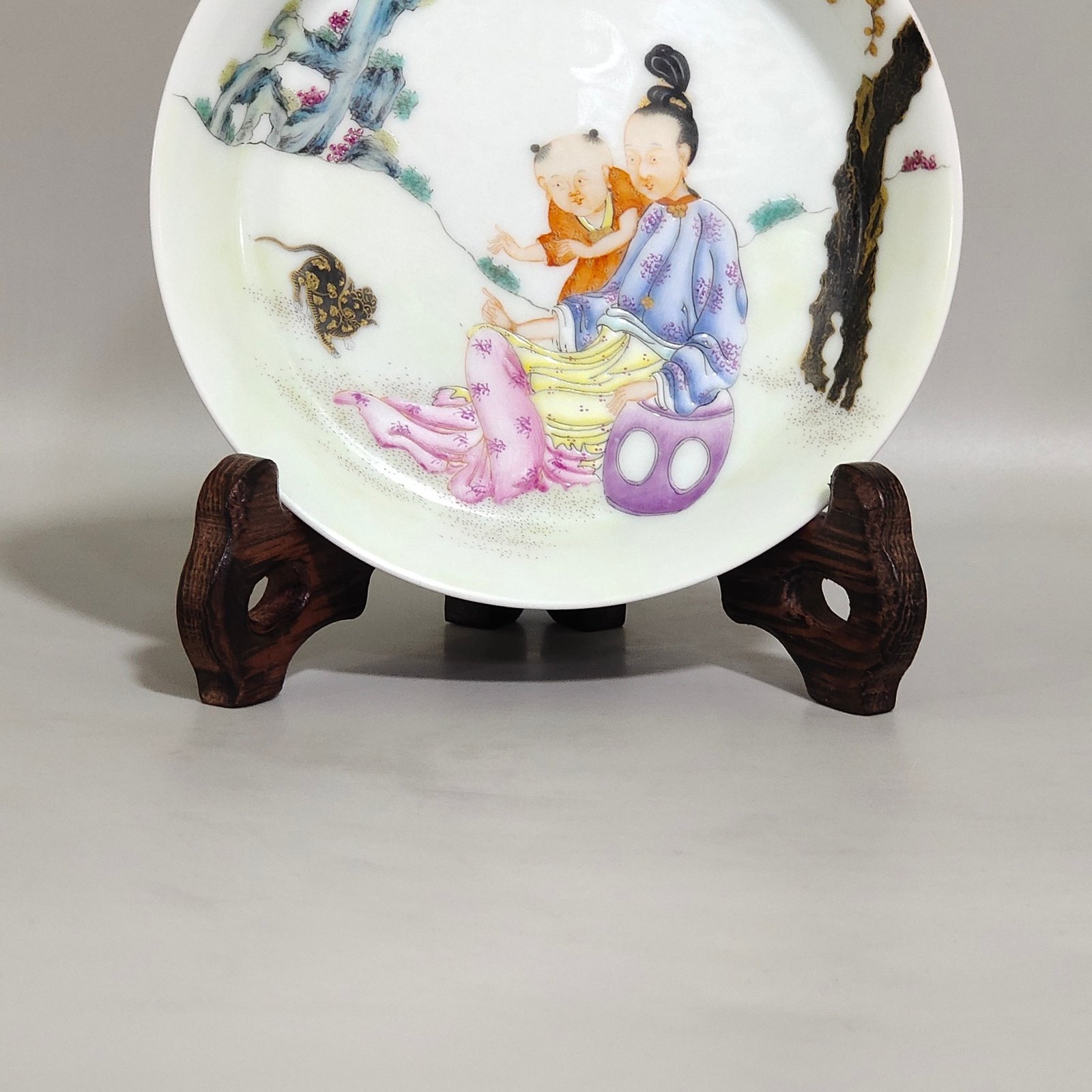 Qing Dynasty Yongzheng rouge red godson picture plate