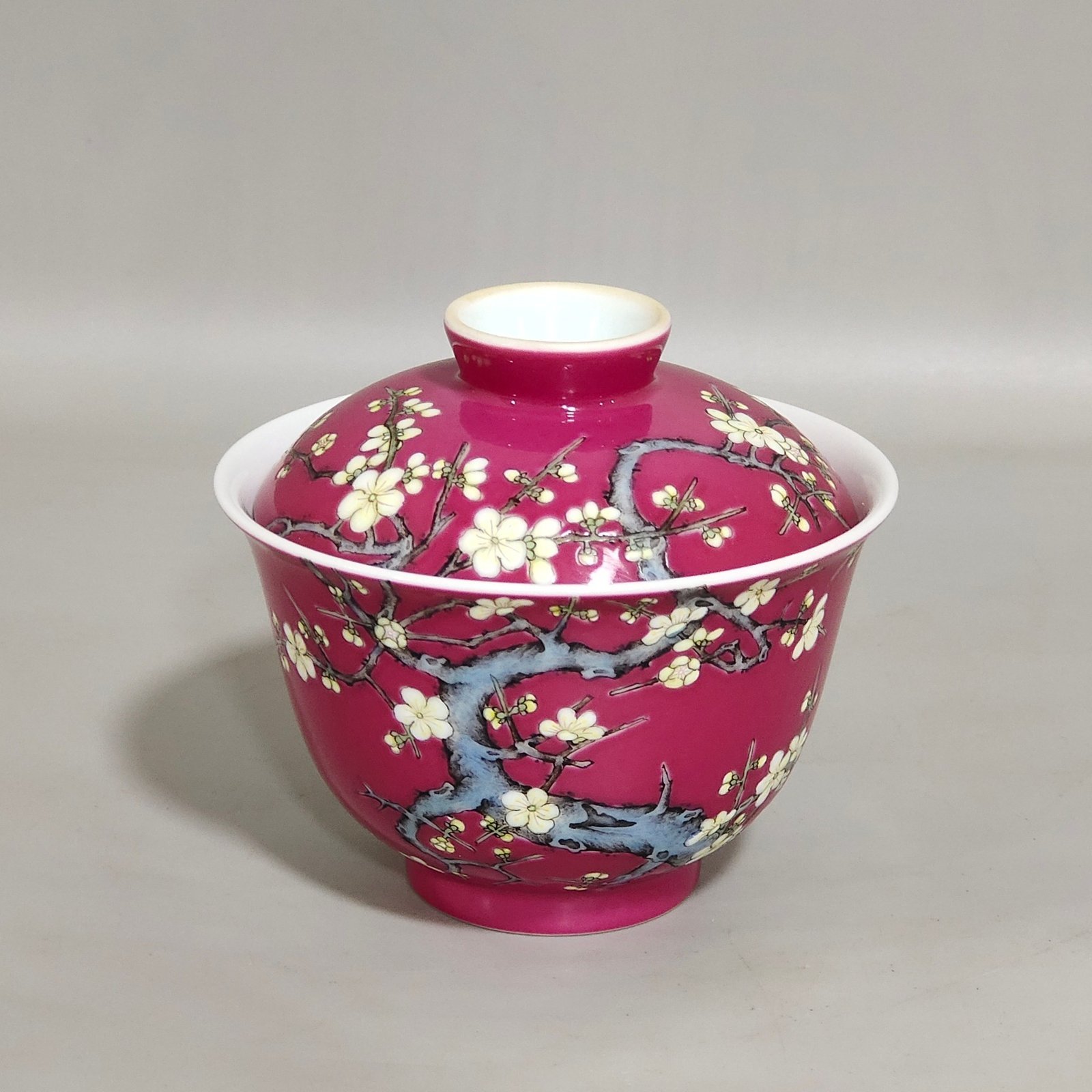 Qing Dynasty Yongzheng rouge plum blossom bowl