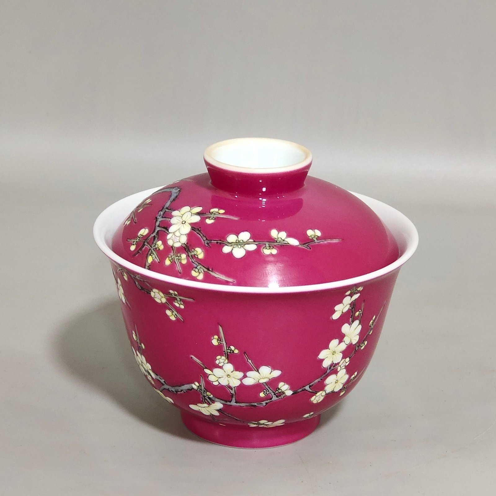 Qing Dynasty Yongzheng rouge plum blossom bowl