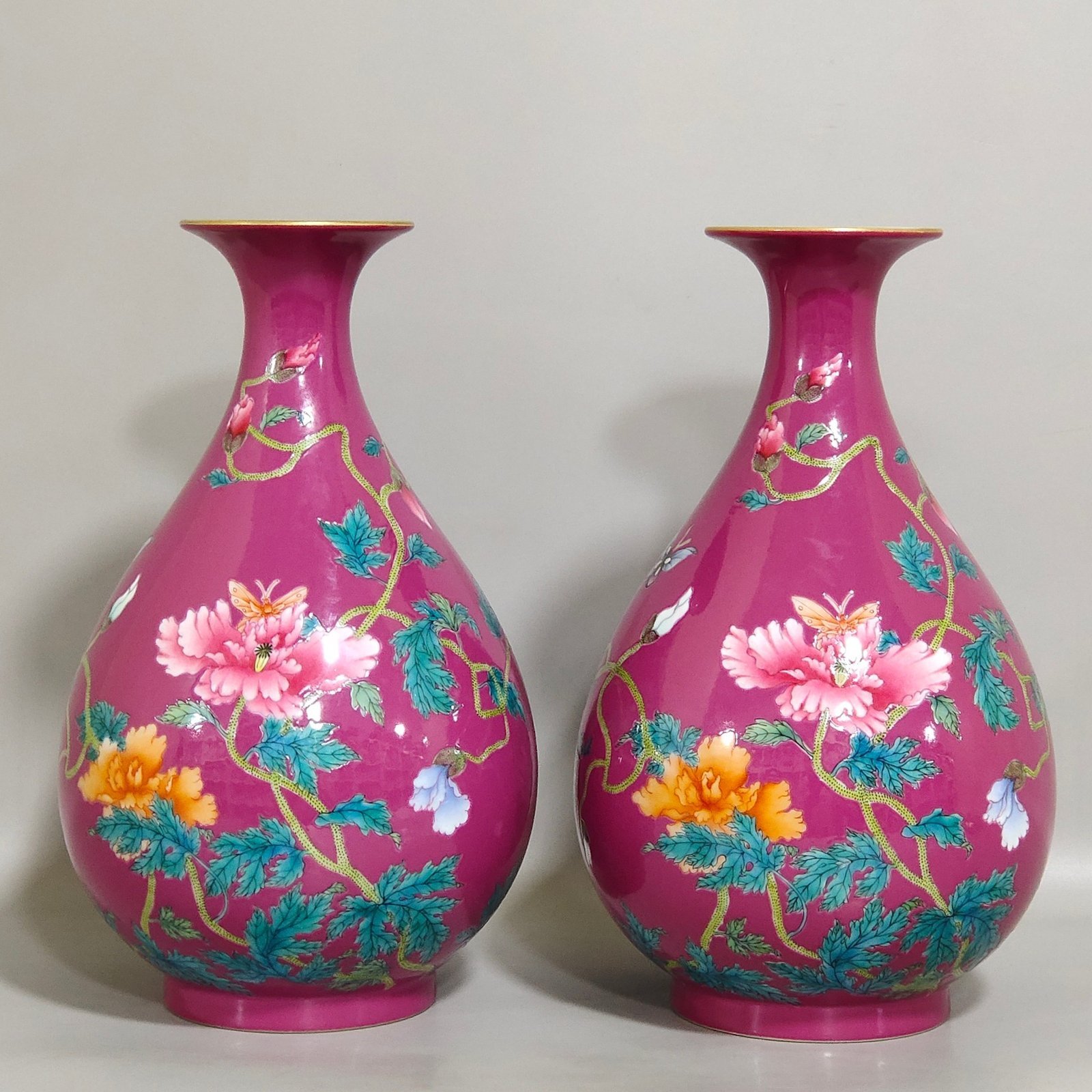 Qing Dynasty Yongzheng rouge red poppy jade pot spring vase