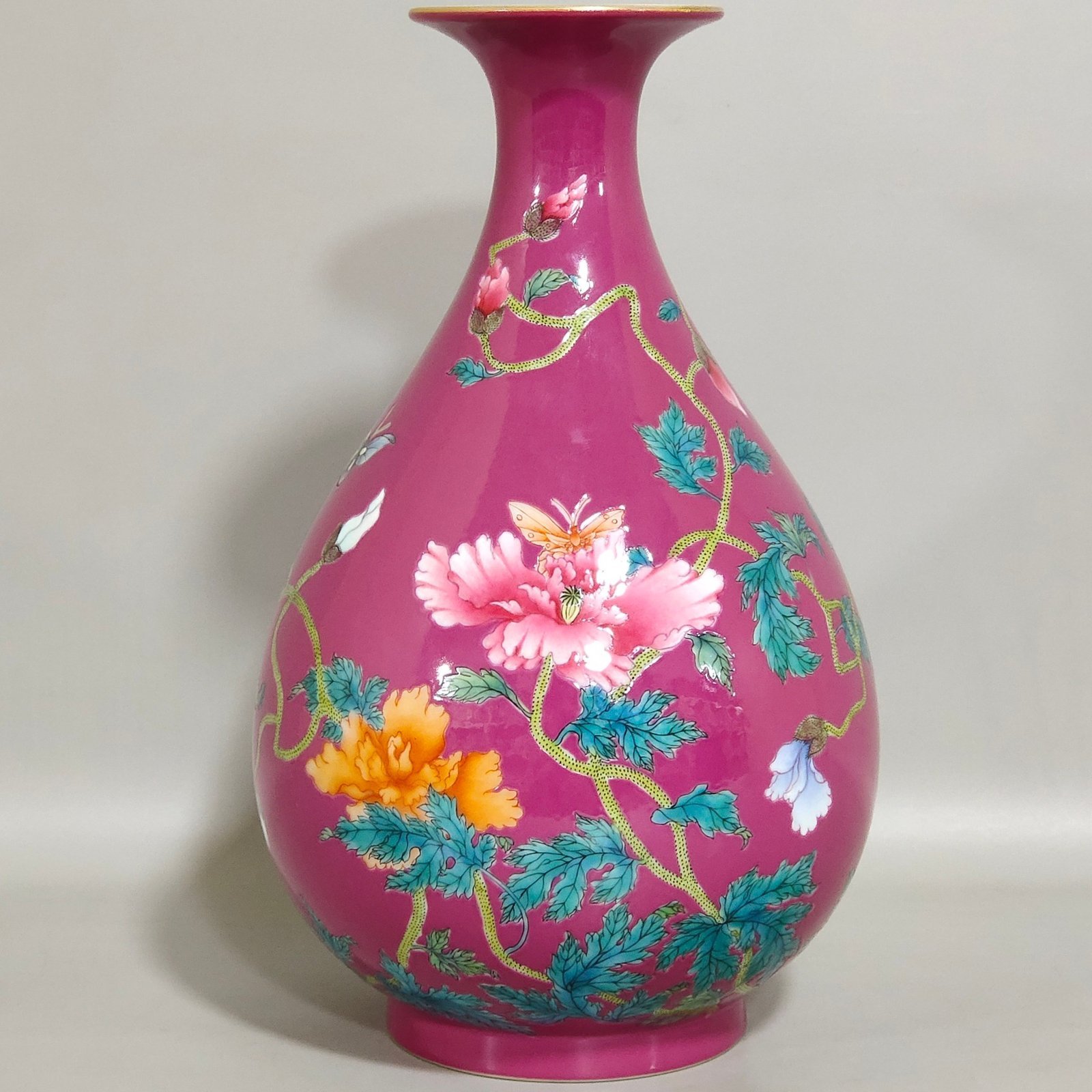 Qing Dynasty Yongzheng rouge red poppy jade pot spring vase