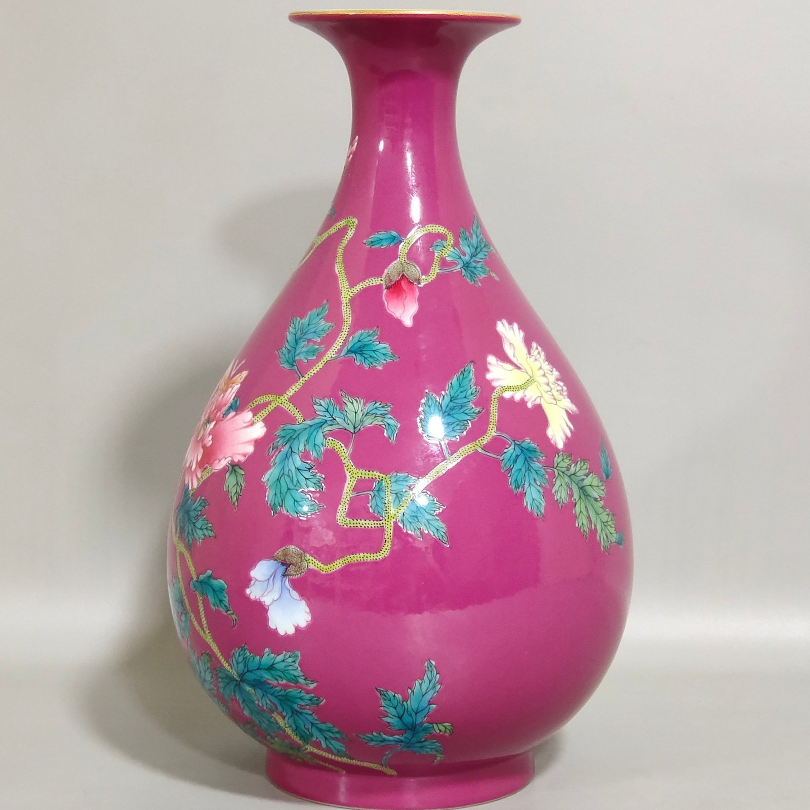 Qing Dynasty Yongzheng rouge red poppy jade pot spring vase