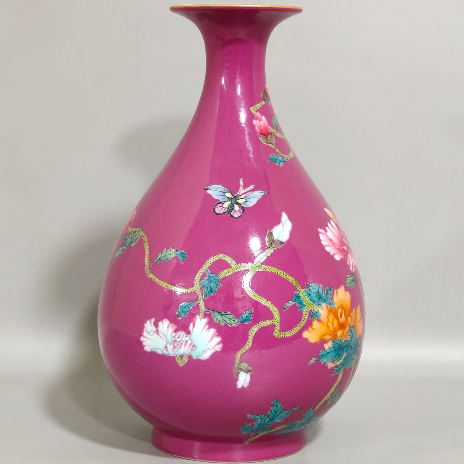 Qing Dynasty Yongzheng rouge red poppy jade pot spring vase