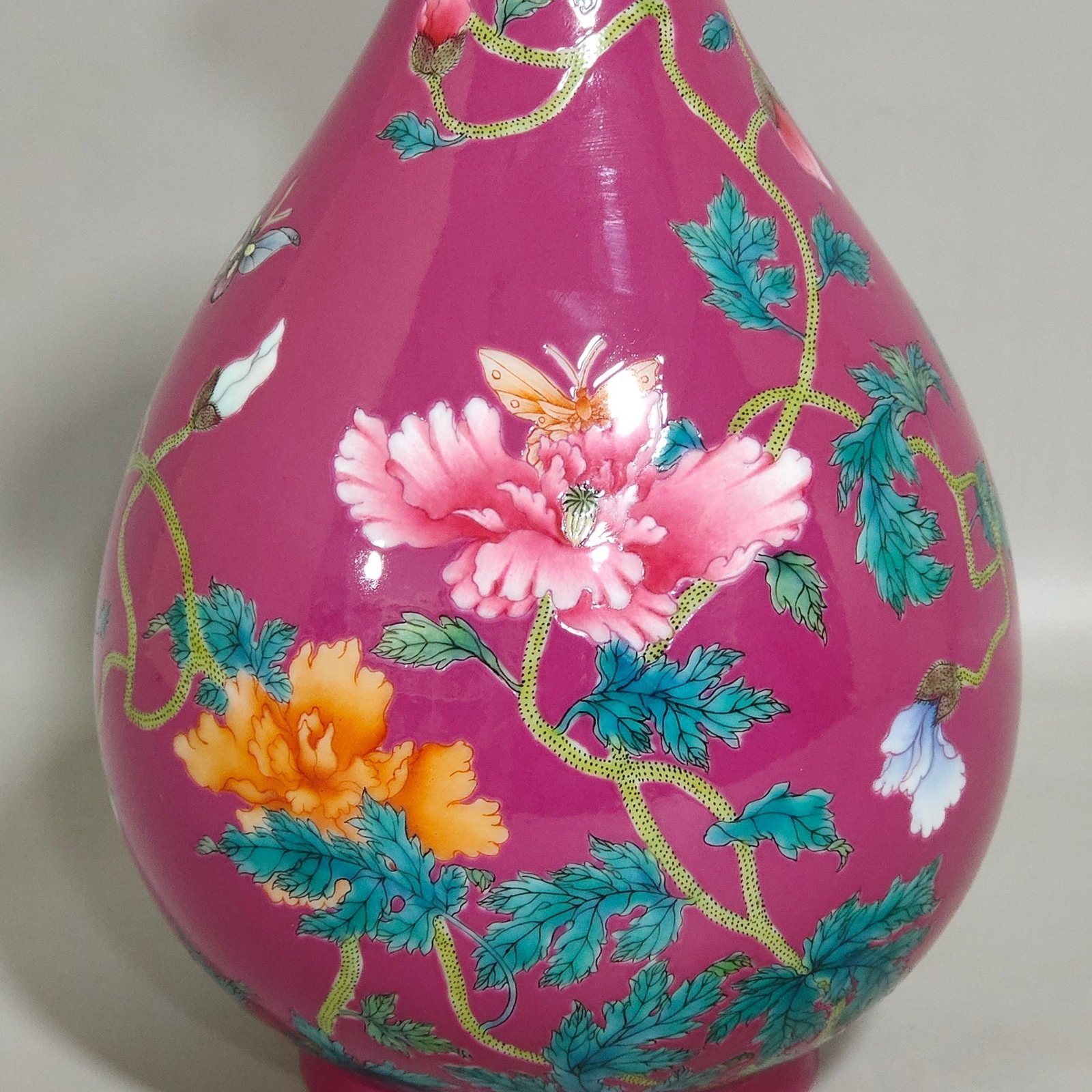 Qing Dynasty Yongzheng rouge red poppy jade pot spring vase