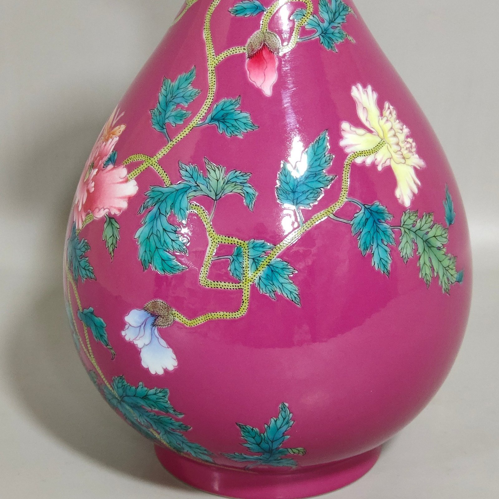 Qing Dynasty Yongzheng rouge red poppy jade pot spring vase