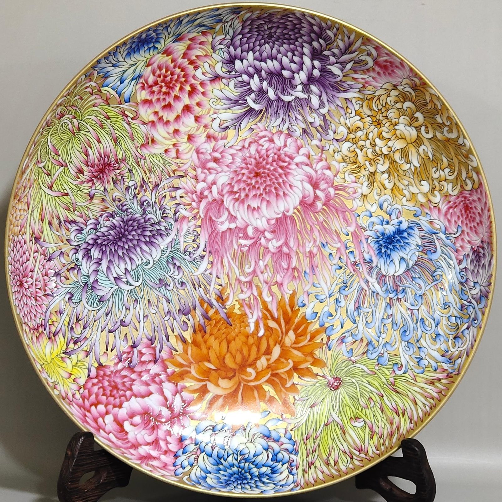 Qing Dynasty Yongzheng rouge red gold chrysanthemum plate