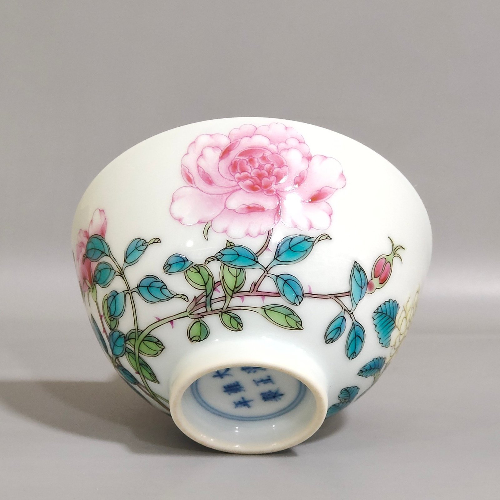 Qing Dynasty Yongzheng flower cup
