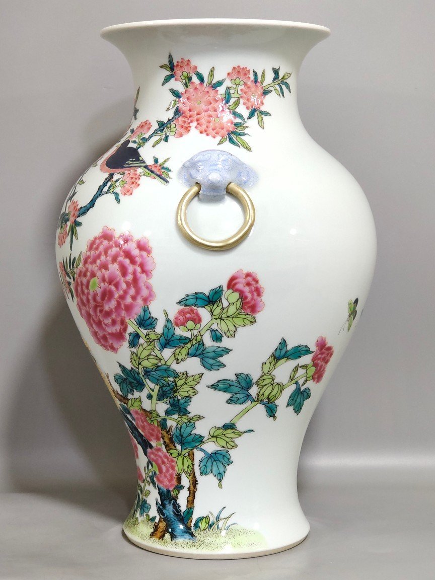 Qing Dynasty Yongzheng flower and bird amphorae