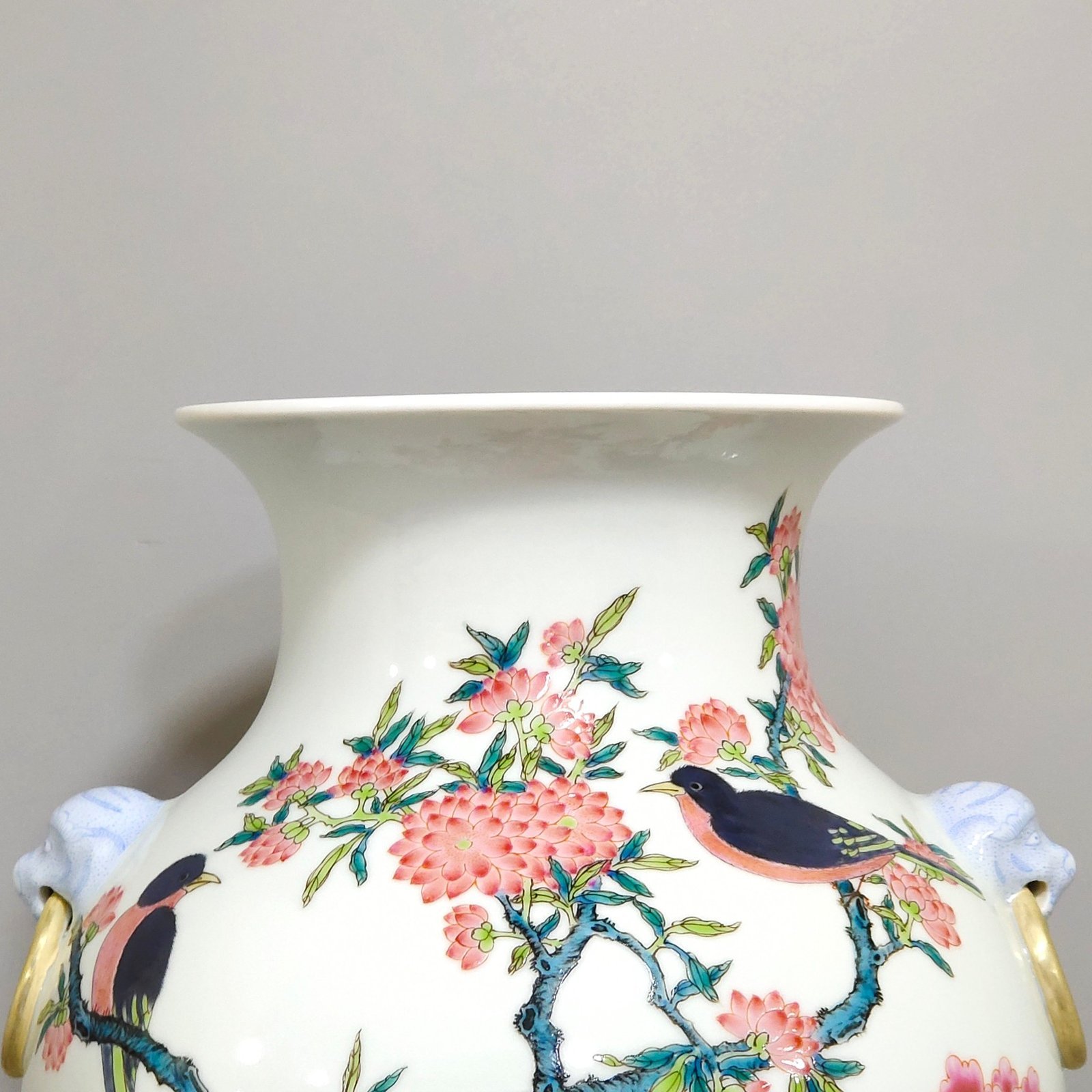 Qing Dynasty Yongzheng flower and bird amphorae
