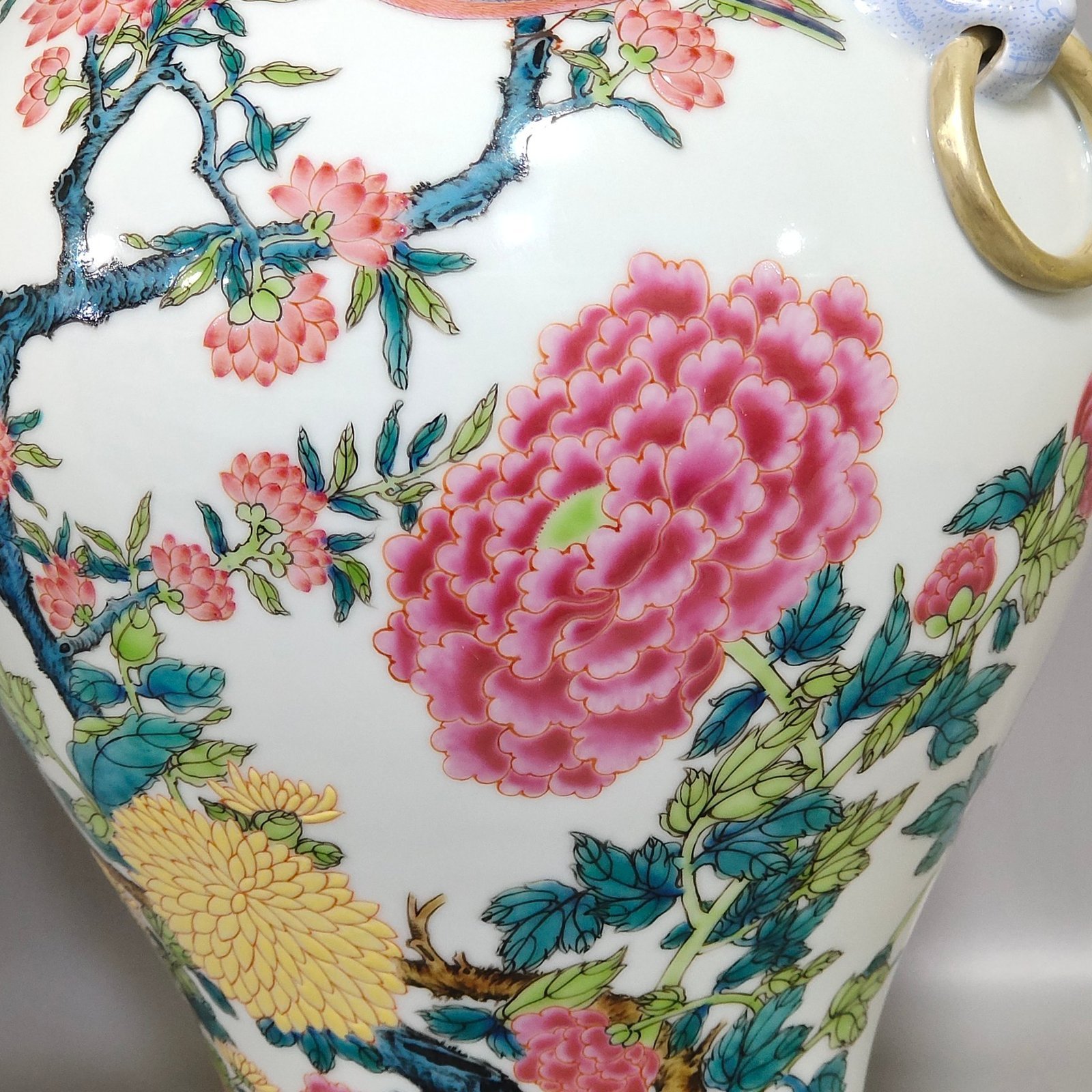 Qing Dynasty Yongzheng flower and bird amphorae