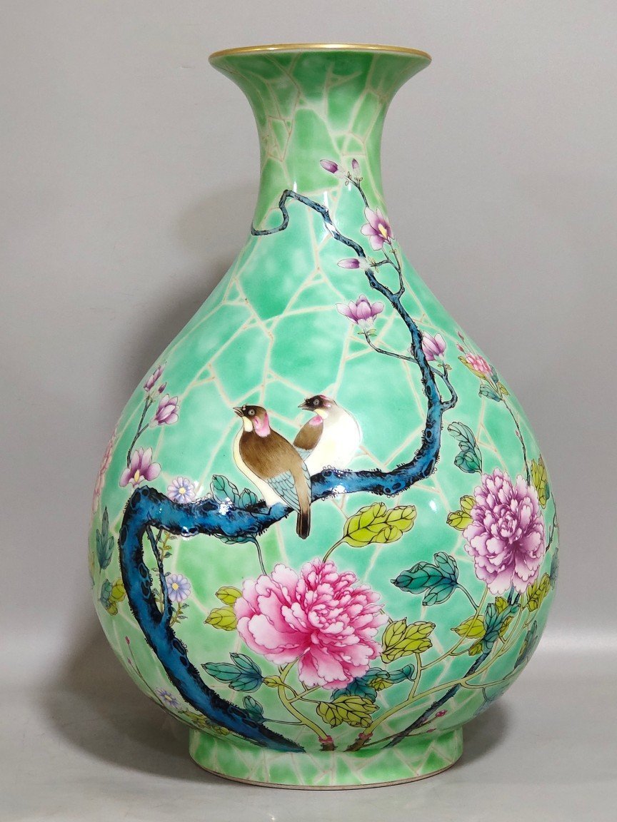 Qing Dynasty Yongzheng flower and bird jade pot spring vase