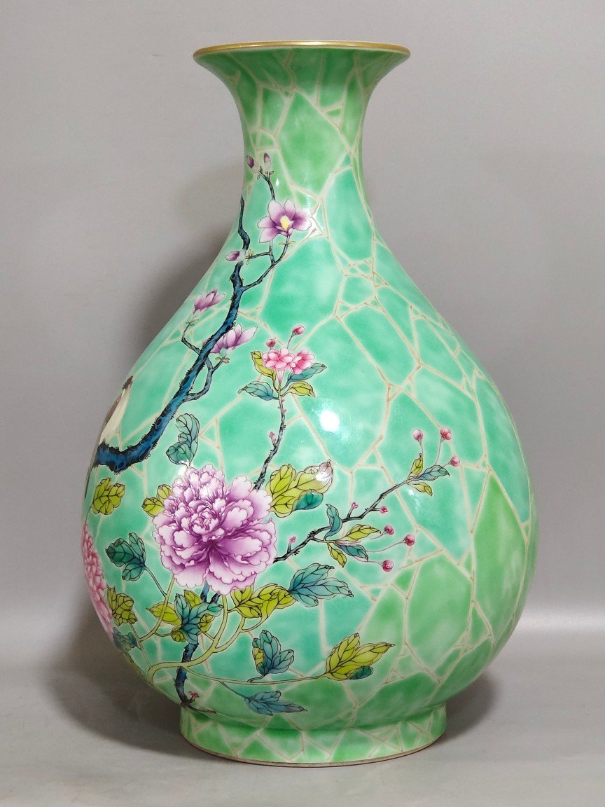 Qing Dynasty Yongzheng flower and bird jade pot spring vase