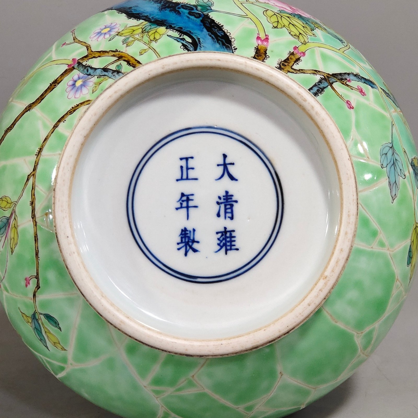 Qing Dynasty Yongzheng flower and bird jade pot spring vase