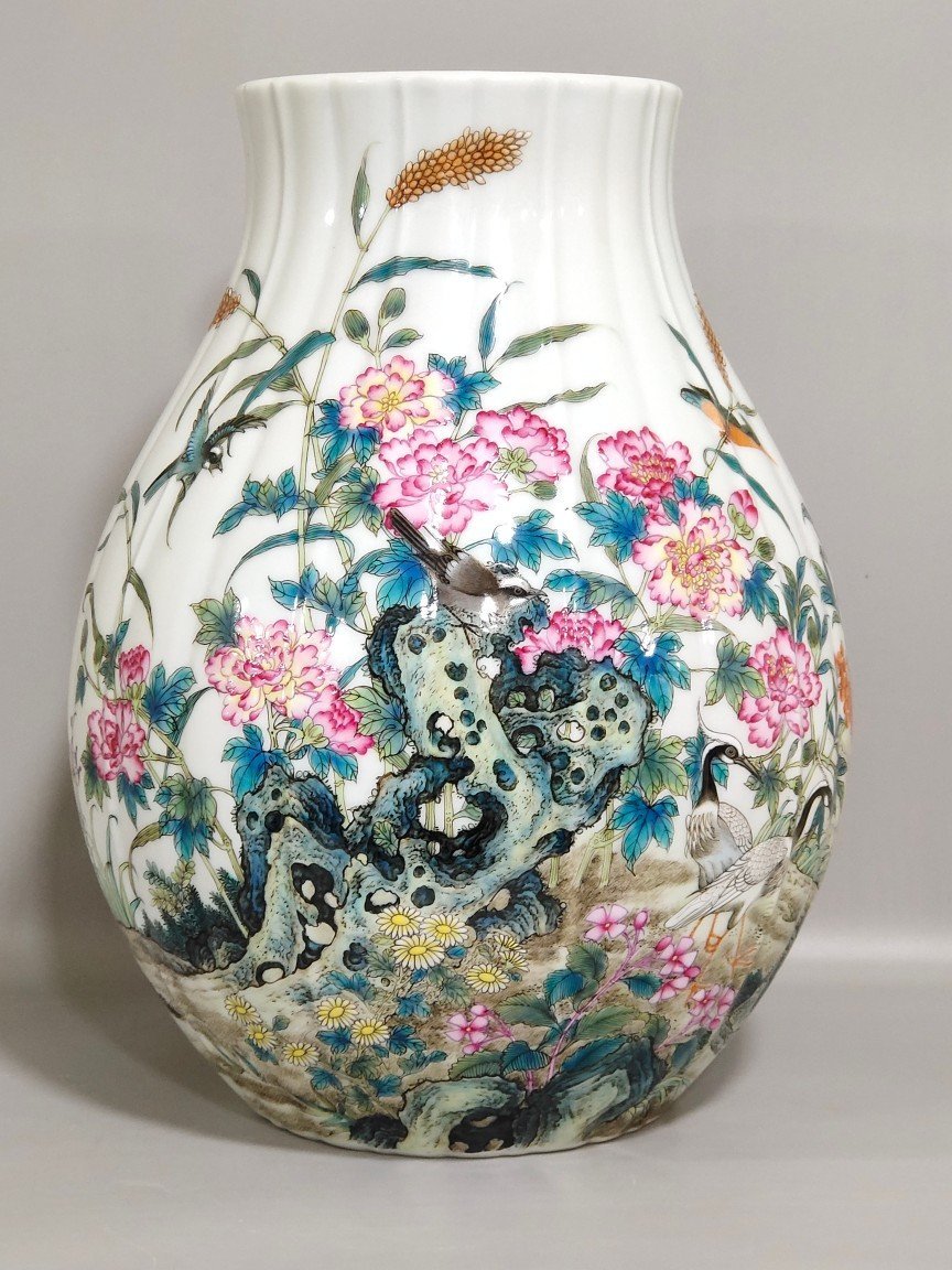 Qing Dynasty Yongzheng Flower Bird and Melon Lingzun