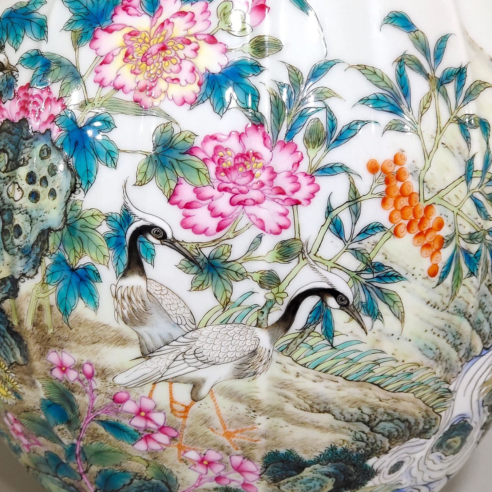 Qing Dynasty Yongzheng Flower Bird and Melon Lingzun