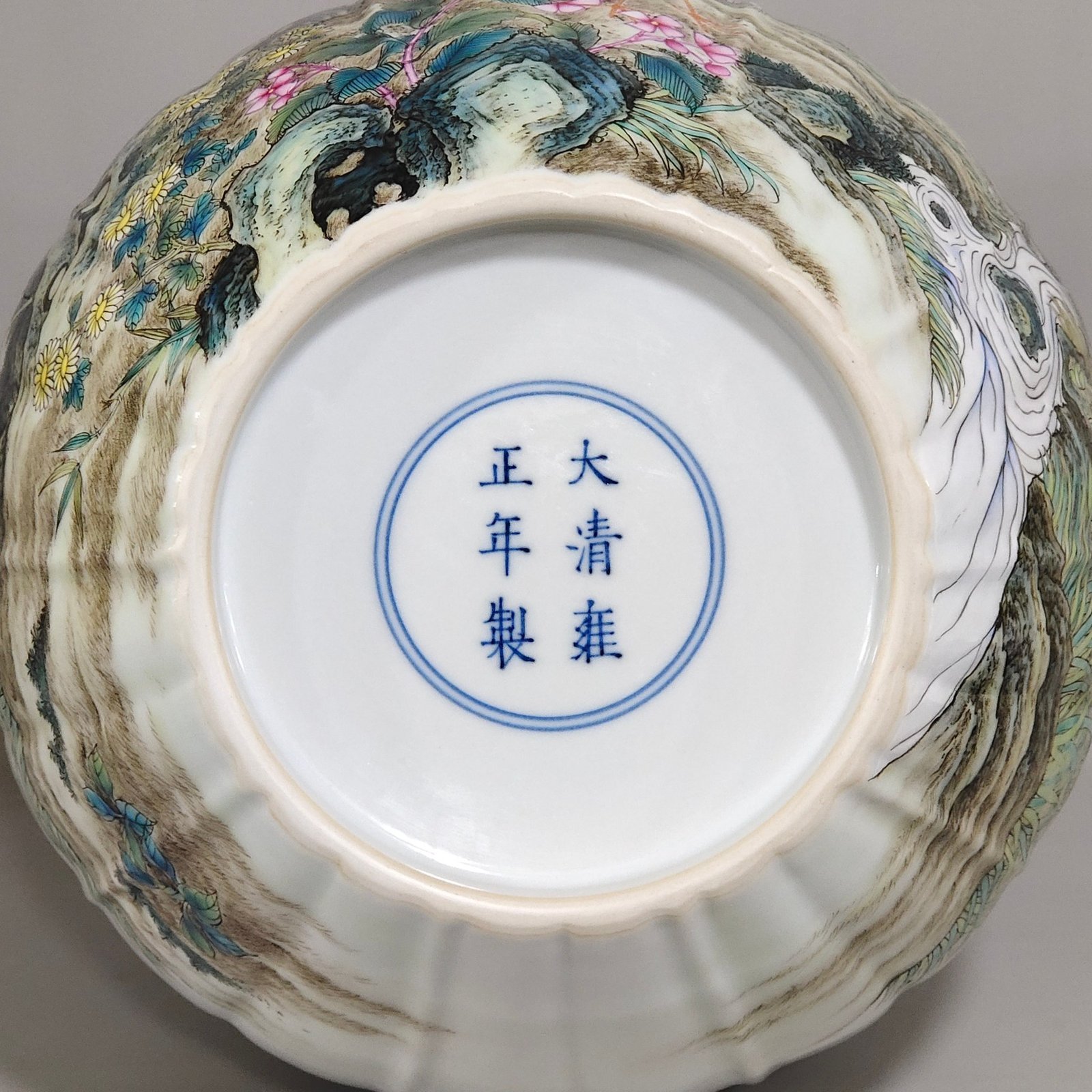 Qing Dynasty Yongzheng Flower Bird and Melon Lingzun