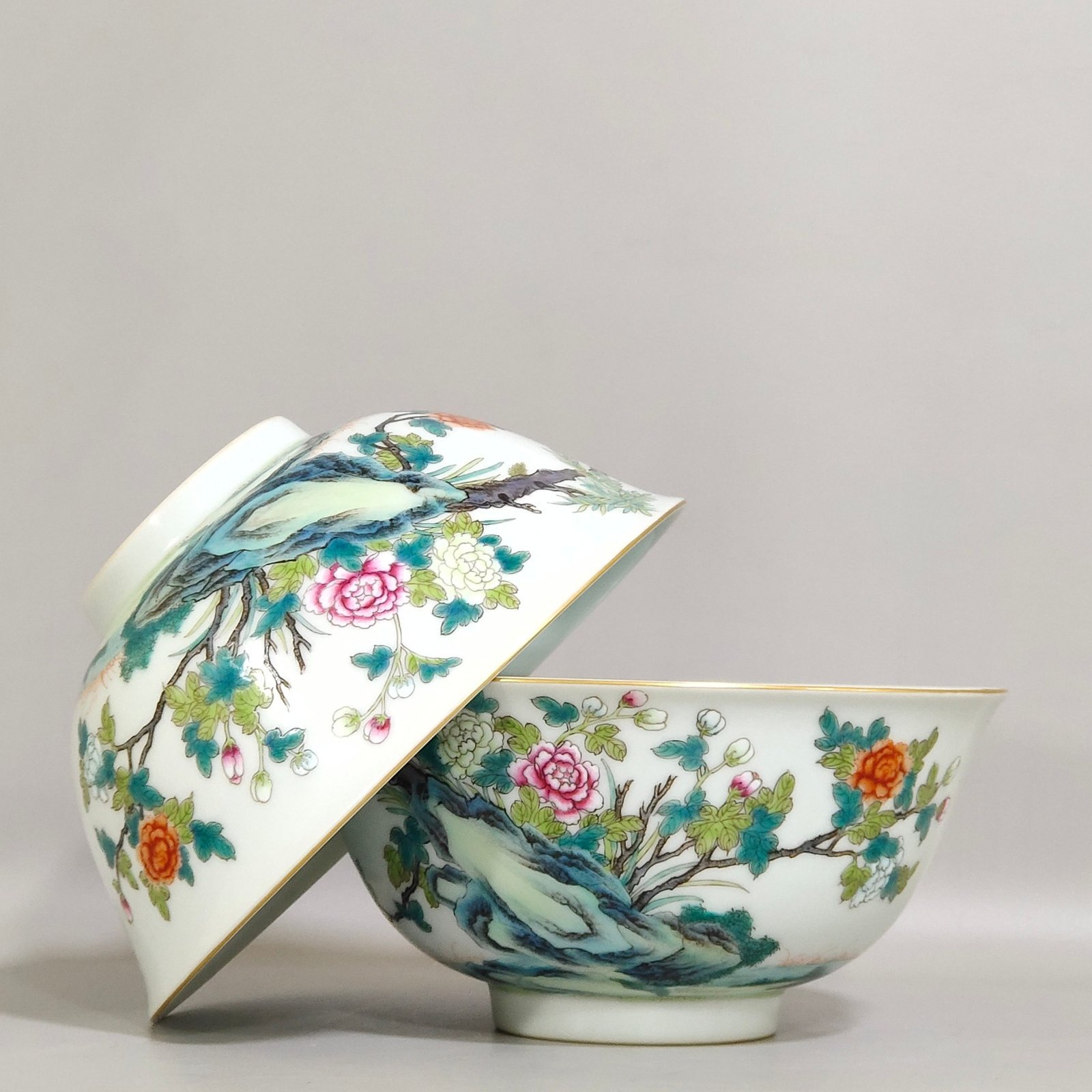 Qing Dynasty Yongzheng flower and bird bowl