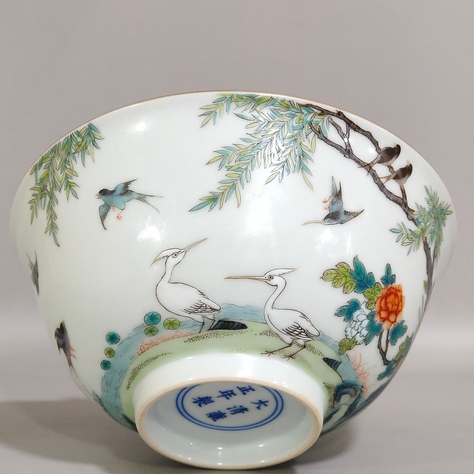 Qing Dynasty Yongzheng flower and bird bowl