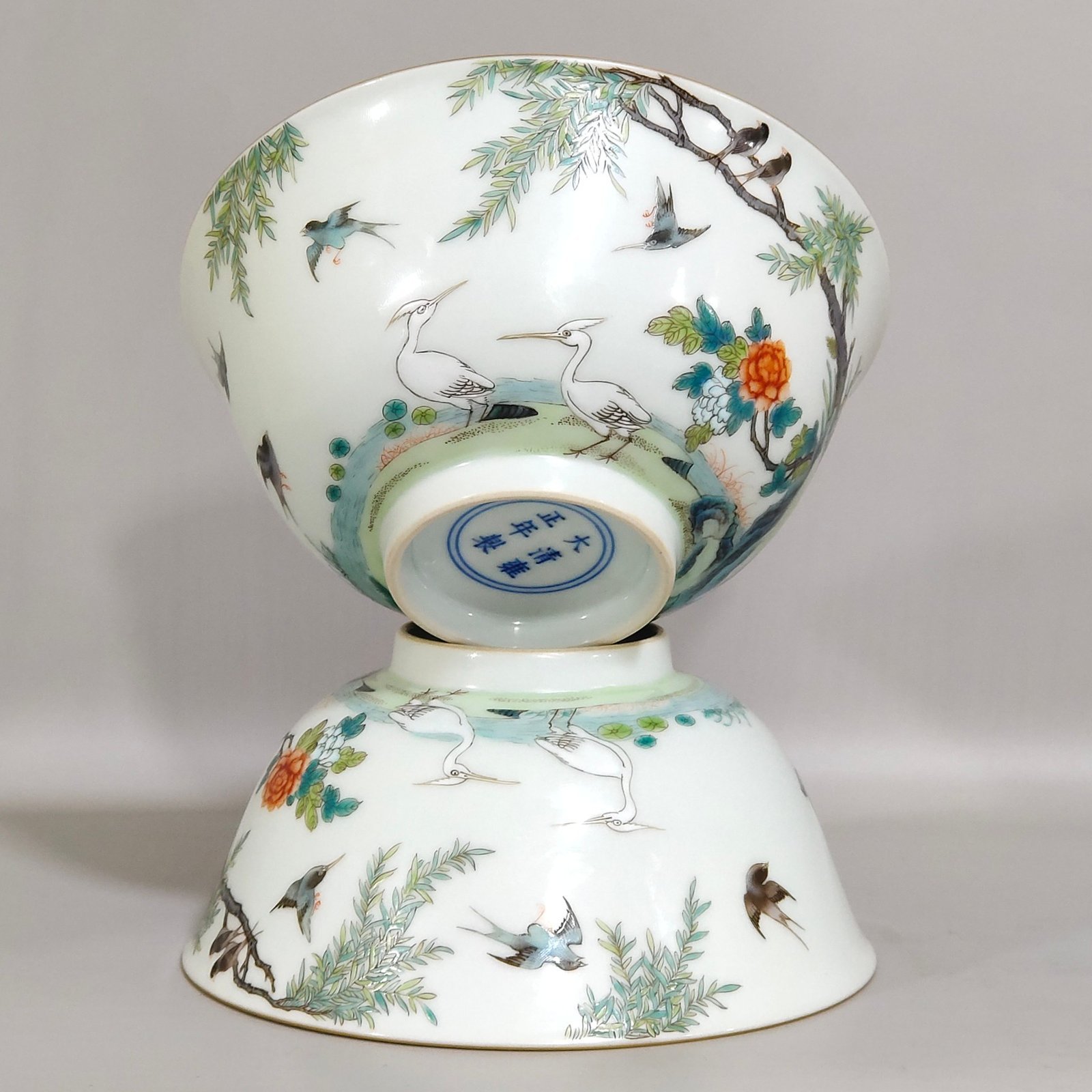 Qing Dynasty Yongzheng flower and bird bowl