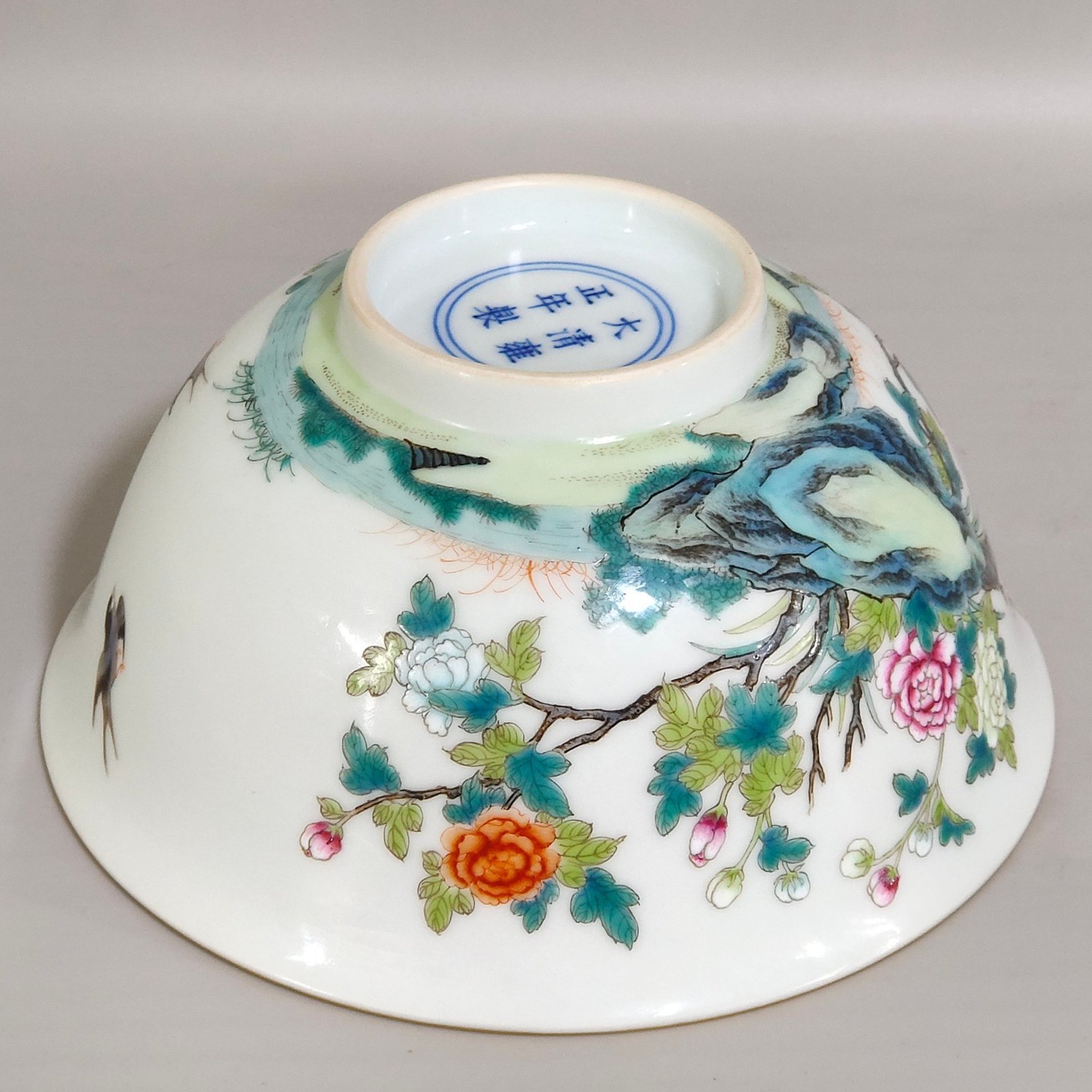Qing Dynasty Yongzheng flower and bird bowl