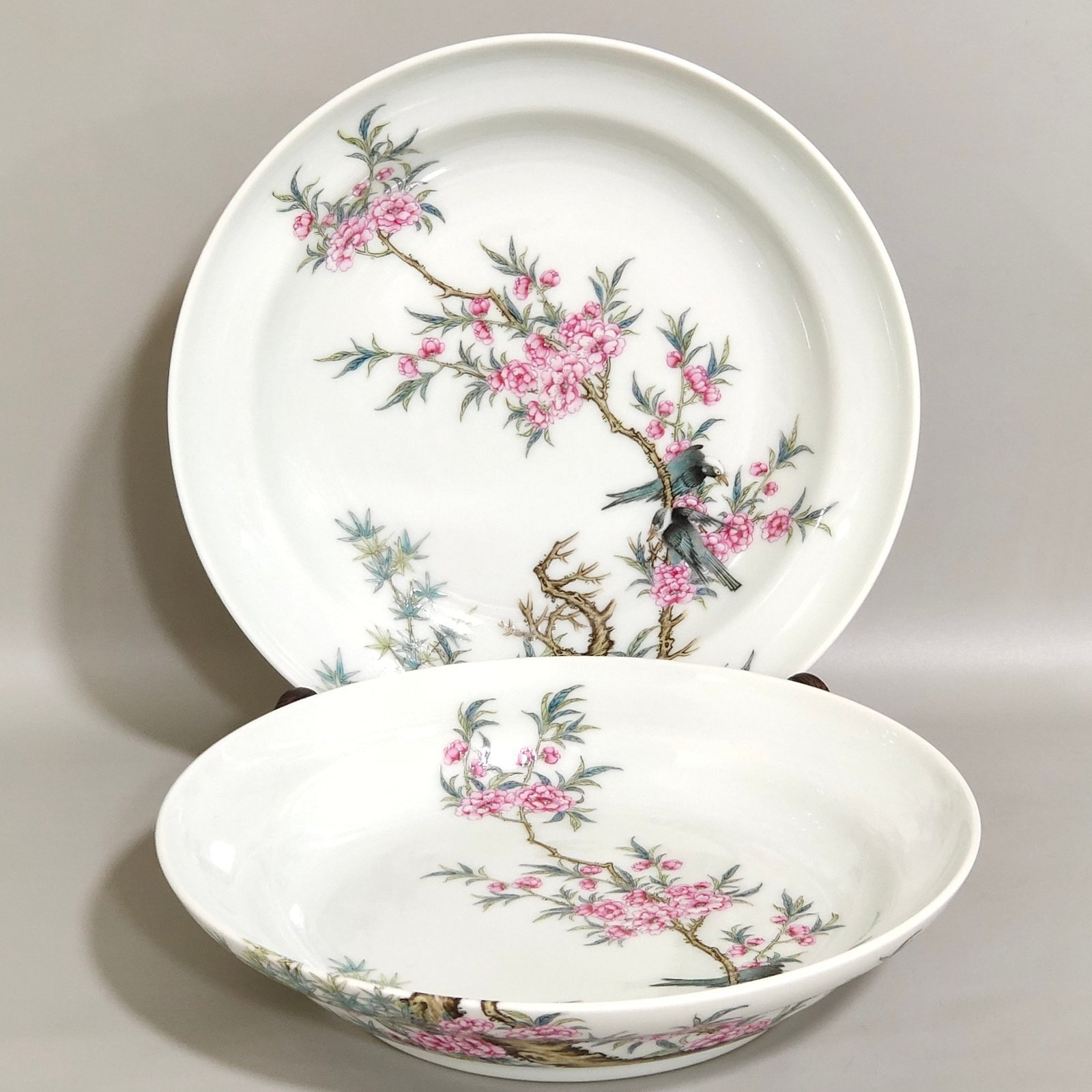 Qing Dynasty Yongzheng flower and bird hanging plate