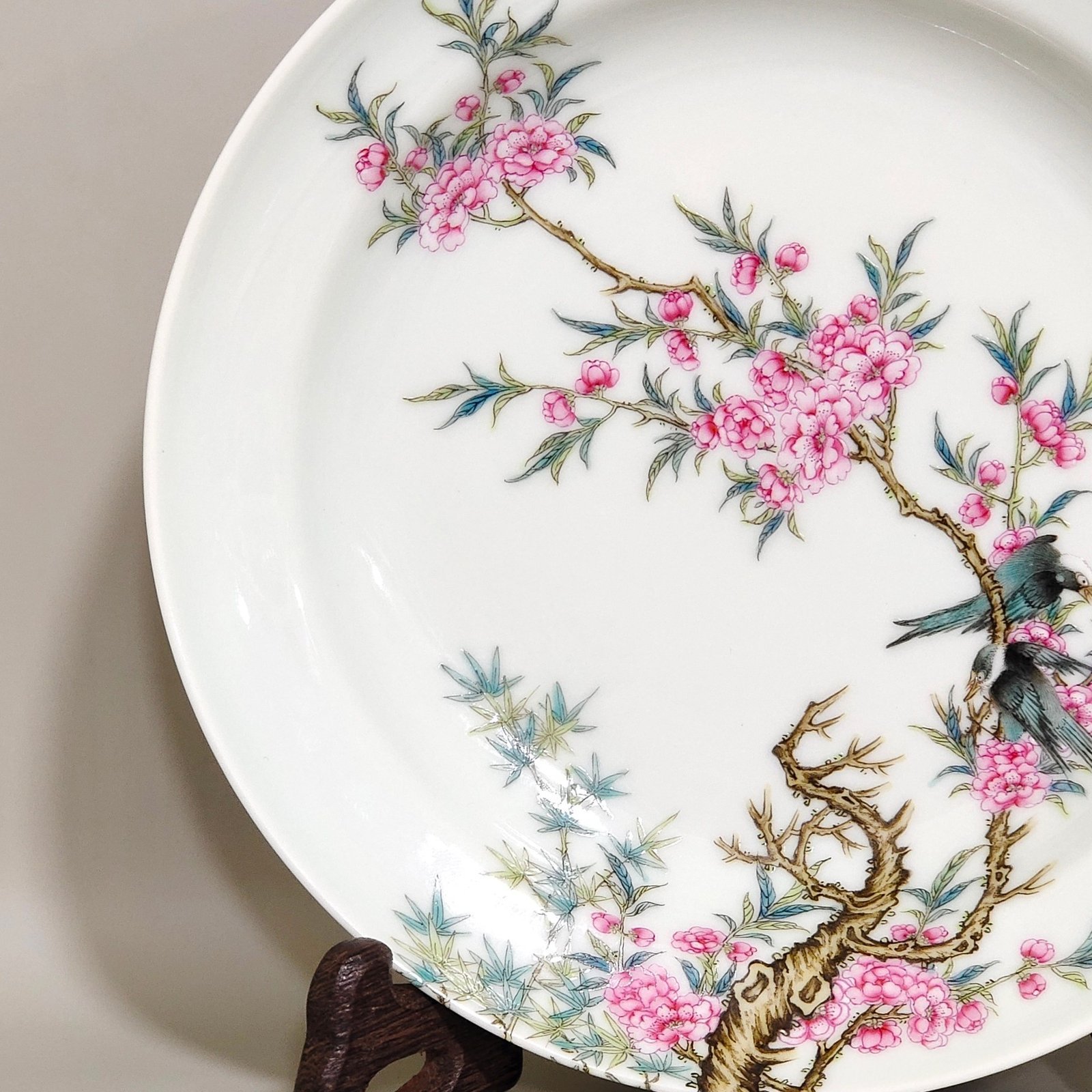 Qing Dynasty Yongzheng flower and bird hanging plate