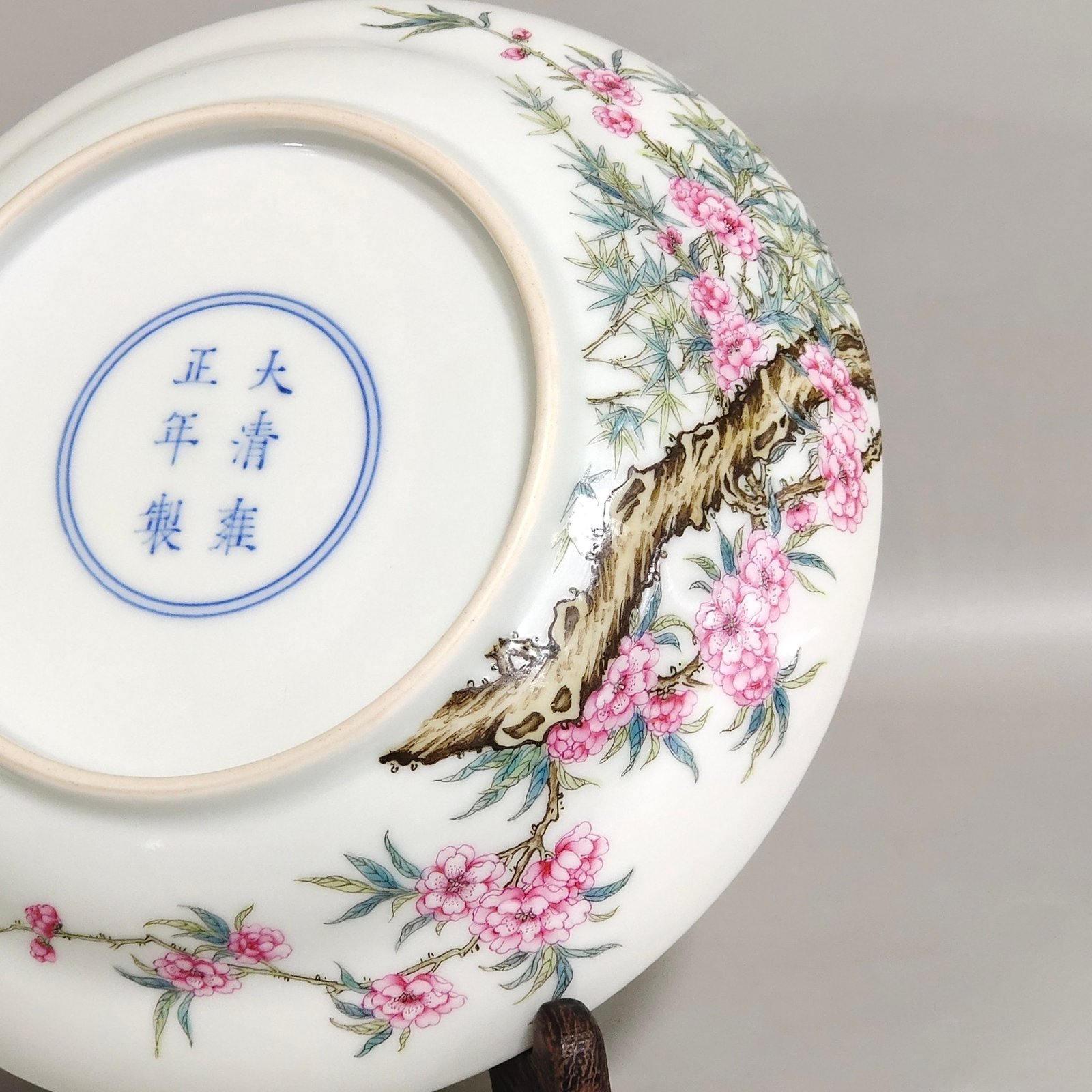 Qing Dynasty Yongzheng flower and bird hanging plate