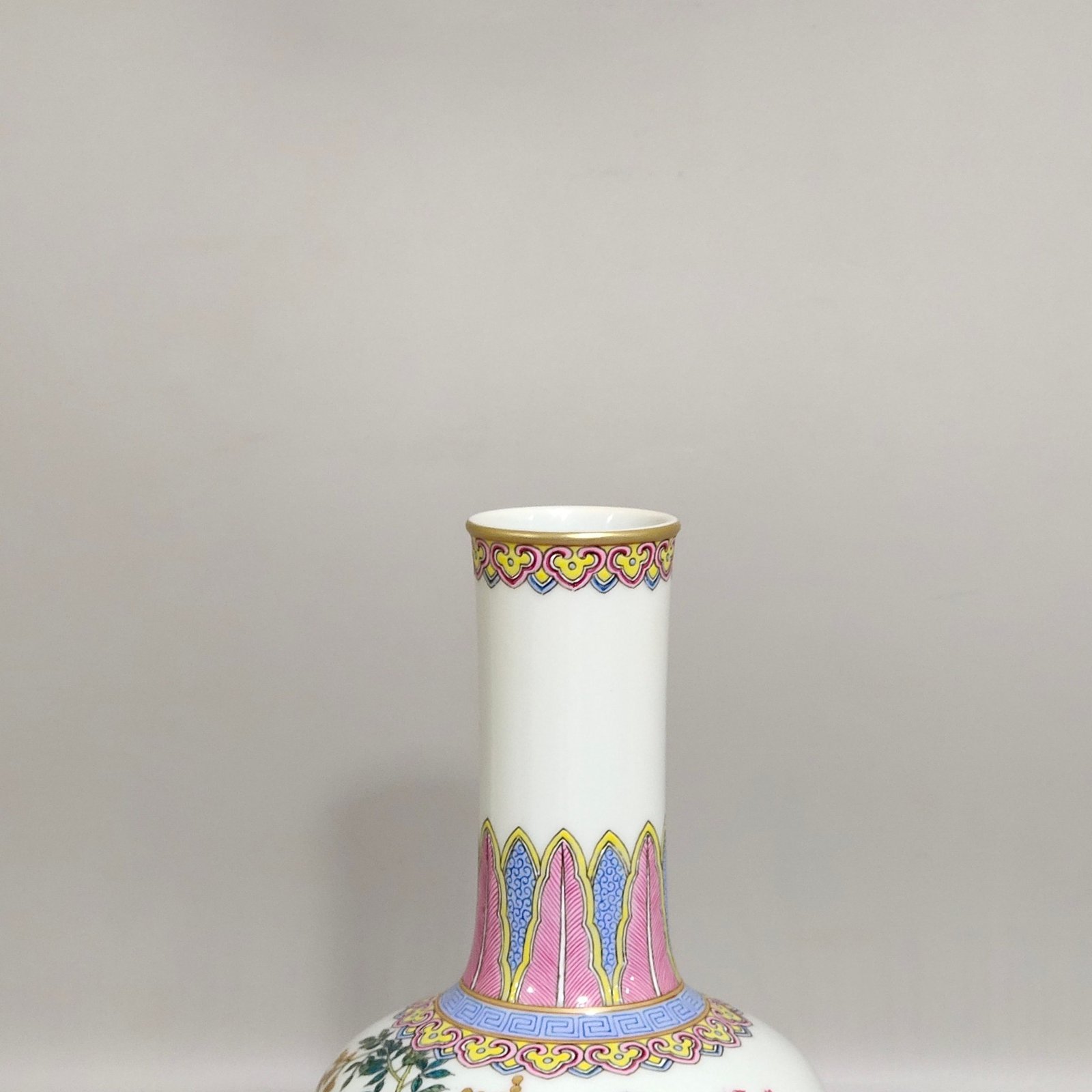 Qing Dynasty Yongzheng poems about flowers and birds bell statue